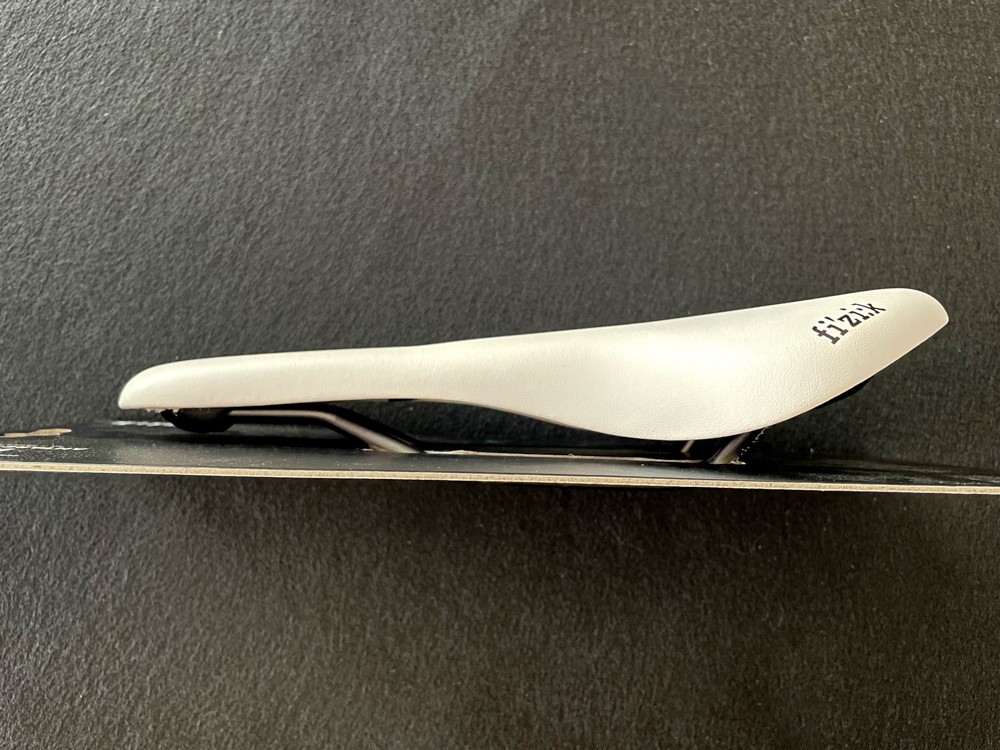 NEW Fizik Antares R3 Open Road Bike Saddle (White 141mm) Regular Kium Rail Seat