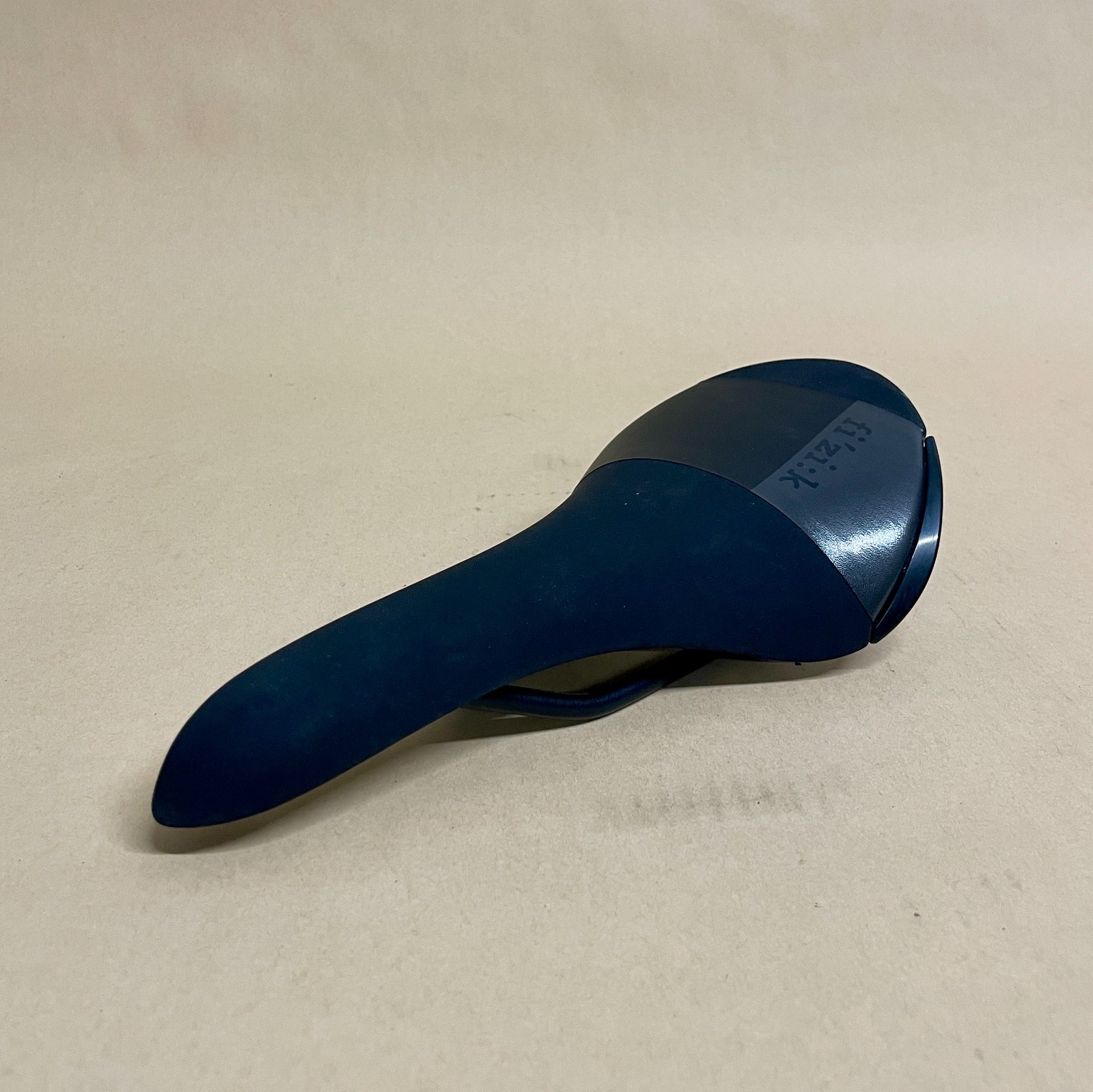 used Fizik Aliante R5 Alloy Rail 138mm x 280mm Saddle 235g Road Racing Endurance