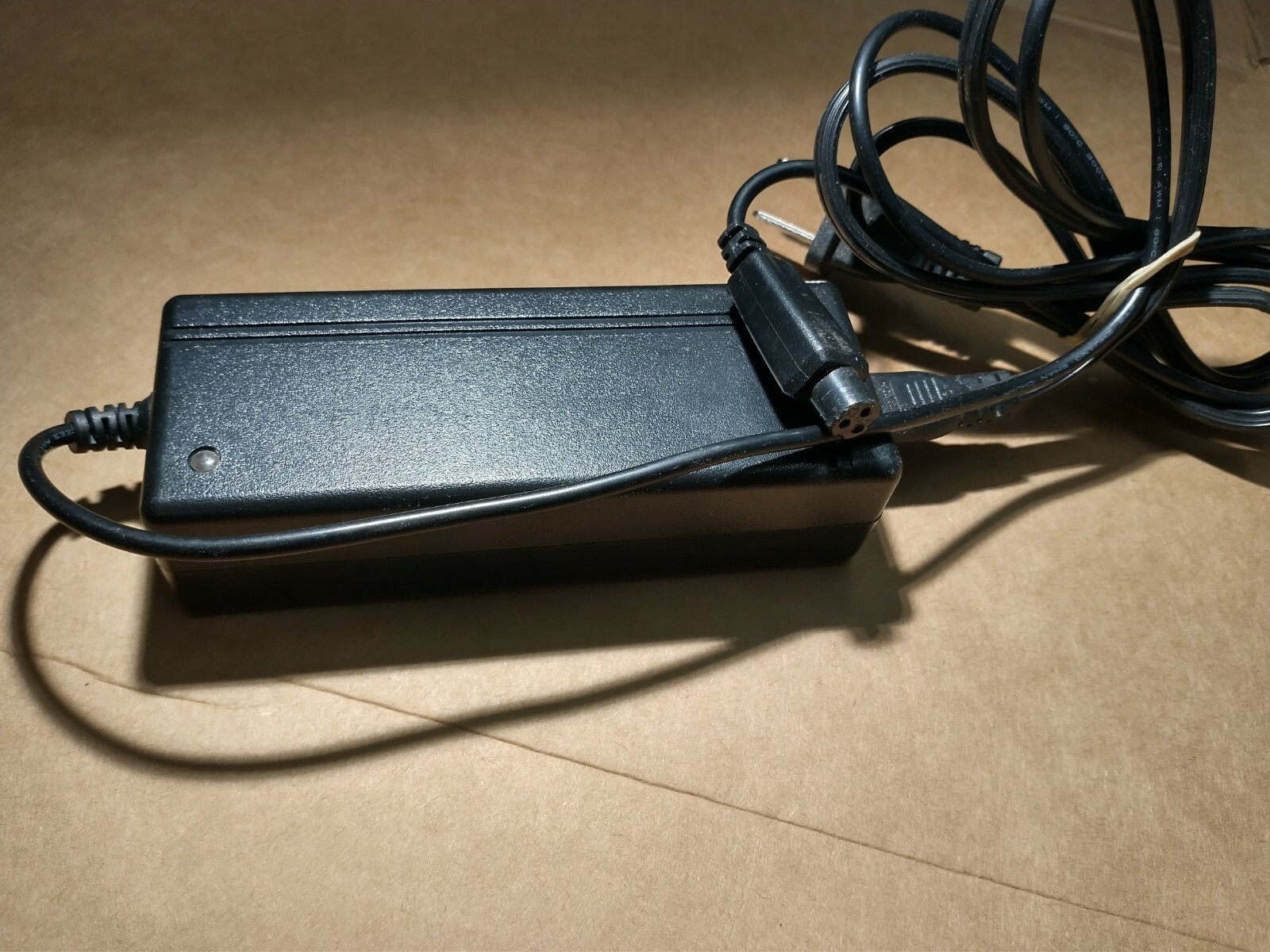 XHOVER-1 CP4215, DC 42V/1.5A ELECTRIC SCOOTER Adapter :use with : NOMAD / BEAST