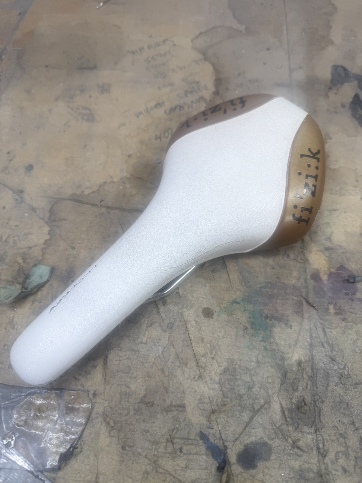 Fizik Antares Saddle K:IUM Ti Alloy Rails White with Gold 139mm