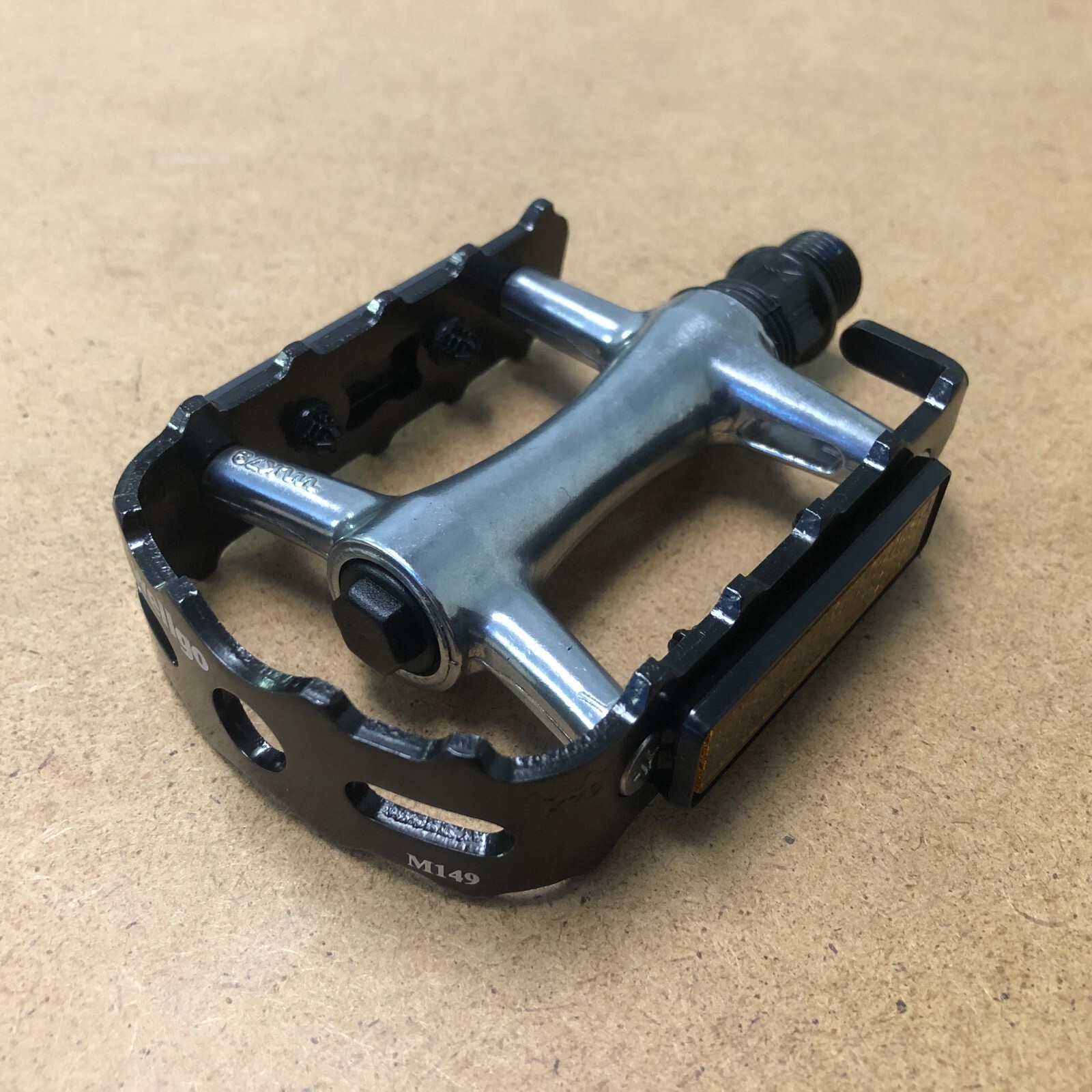 New Wellgo M149B Aluminum Bicycle Pedal City/Touring 9/16″ Black