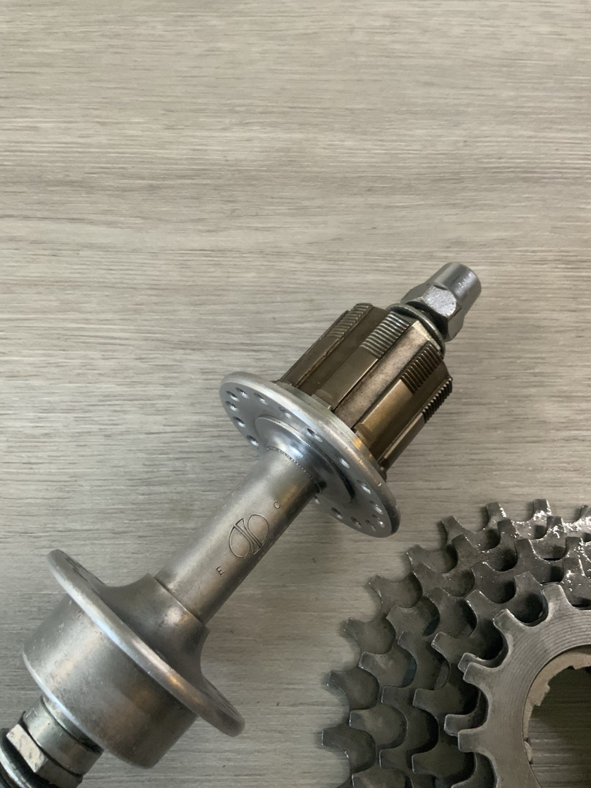 SHIMANO REAR HUB 36 HOLE 6 SPEED SHIMANO UNIGLIDE CASSETTE 14-28 TOOTH