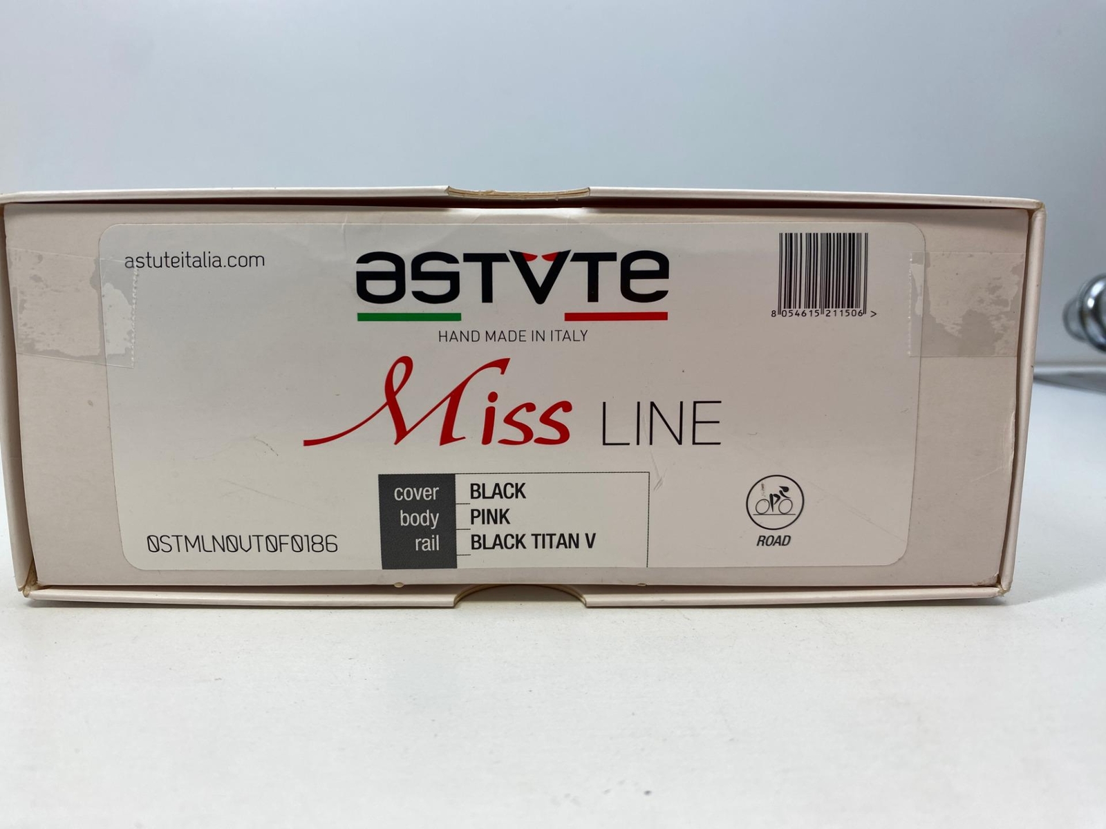 NEW Astute MISS LINE Women’s bicycle seat SADDLE 145mm Black/Pink Titan V rails