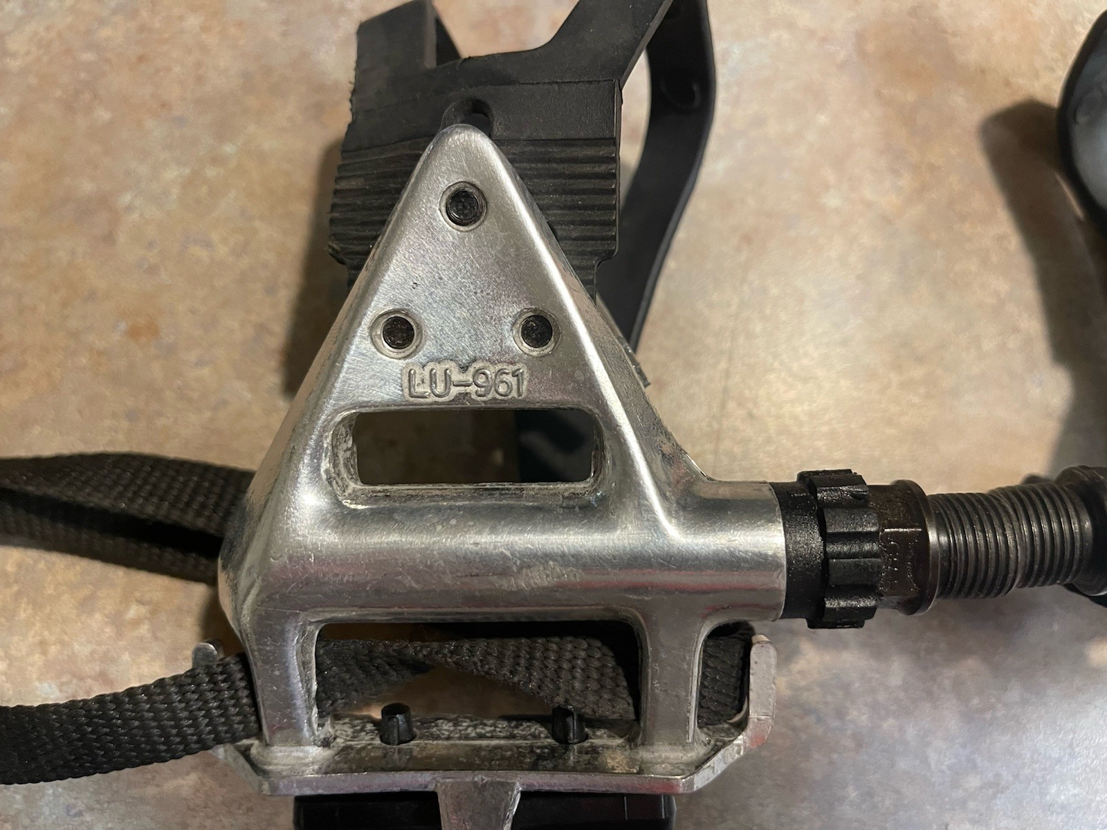 Wellgo LU-961 Touring Trekking Bike Cycling Right Left Pedals & Toe Clips