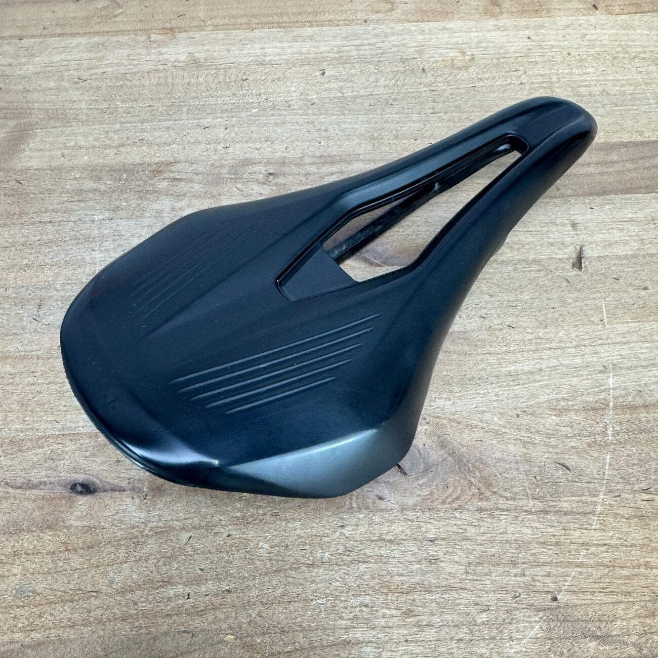 Fizik Argo Vento R1 140mm 7x9mm Carbon Rails Bike Saddle 193g