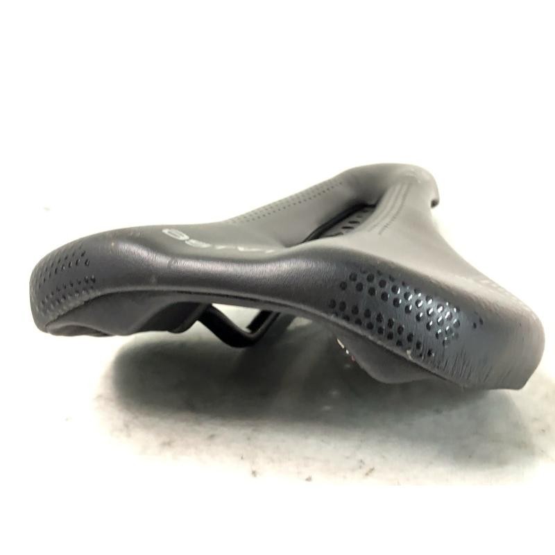 ASTUTE MISS LINE SADDLE Saddle