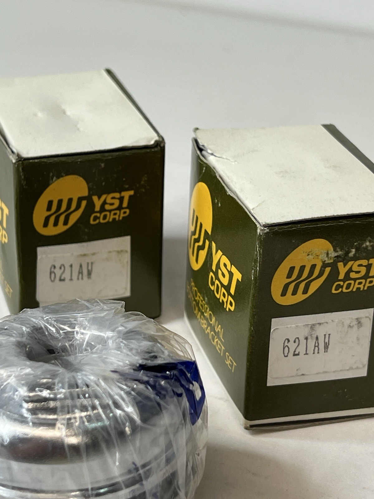 2X YST CORP. PROFESSIONAL CHROME BICYCLE BOTTOM BRACKET SET BB-621 NOS