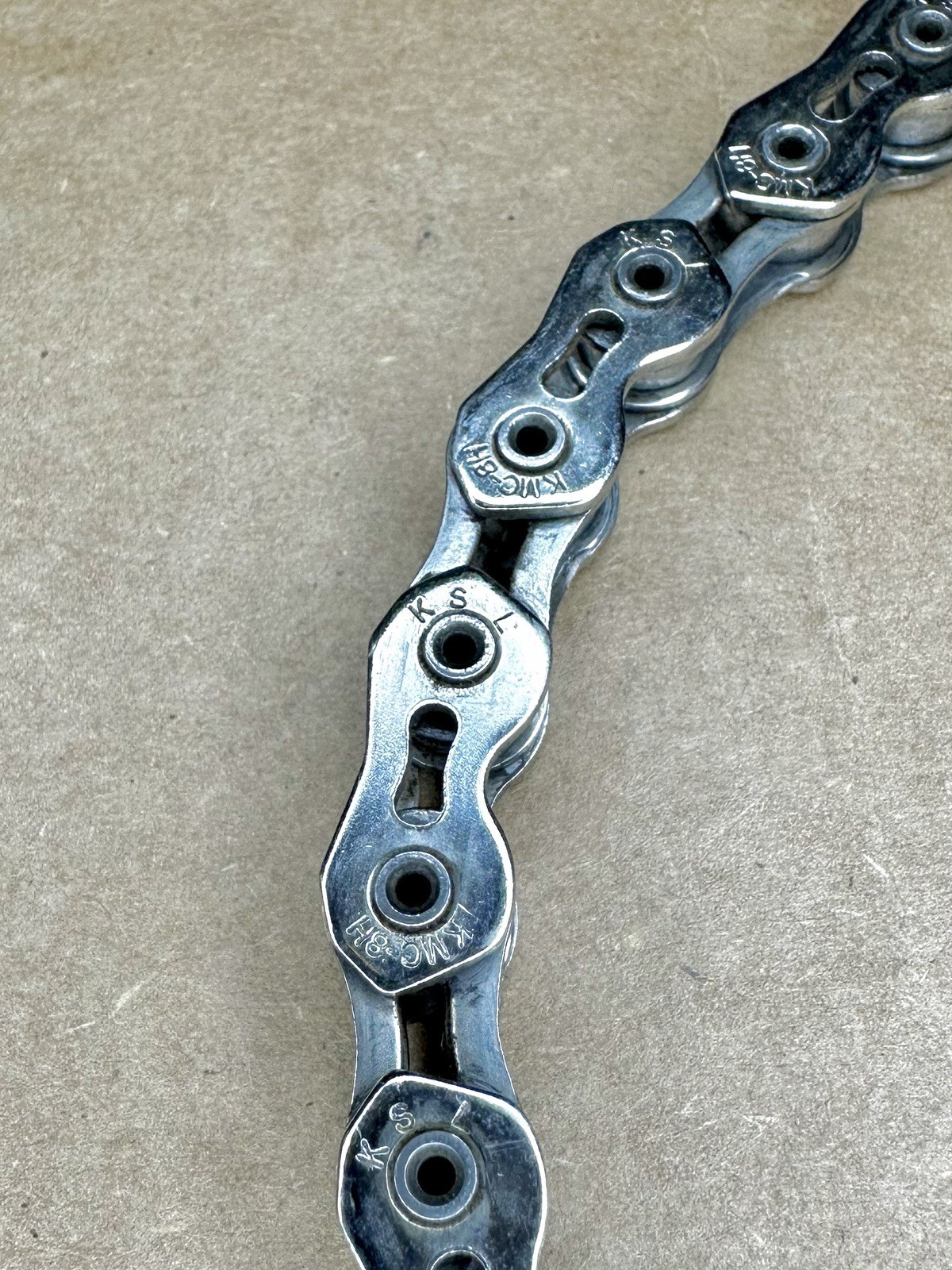 Classic Era BMX KMC Super Light Hollow Chain 8H KSL – 1/2” x 1/8”