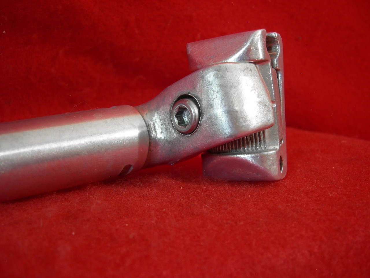 Sakae CR Alloy Seat Post 26.6 mm x 200 mm Offset Used