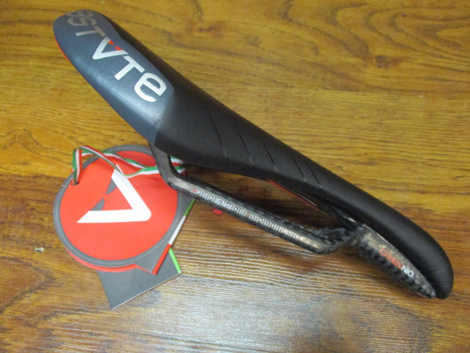 ASTUTE SEA LITE CARBONIO RAILED TRIATHLON RACING SADDLE 138 X 250 ROUND