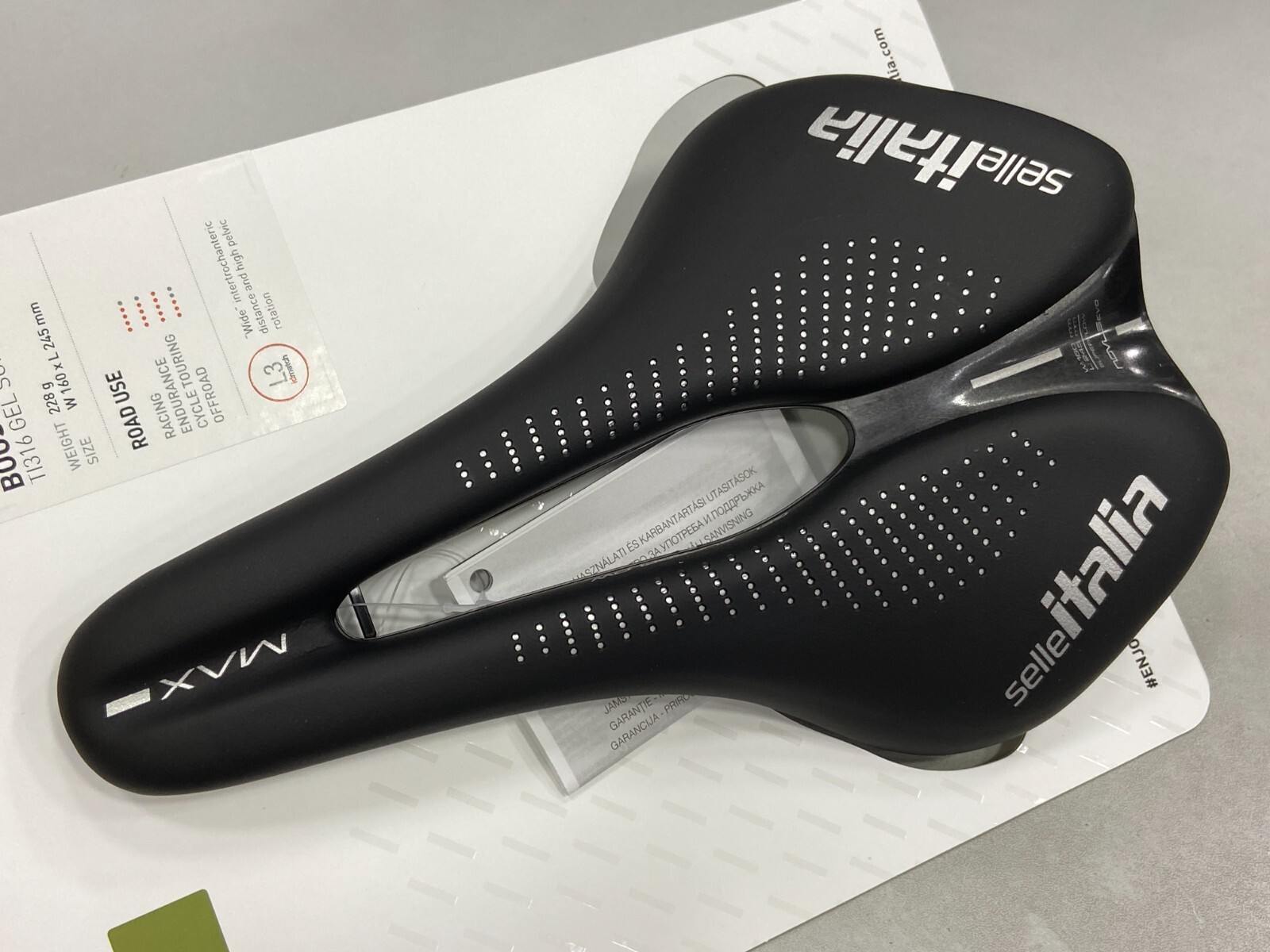 Selle Italia Max Novus Boost Evo Superflow L3 160x245mm TI316 Rail Road Saddle