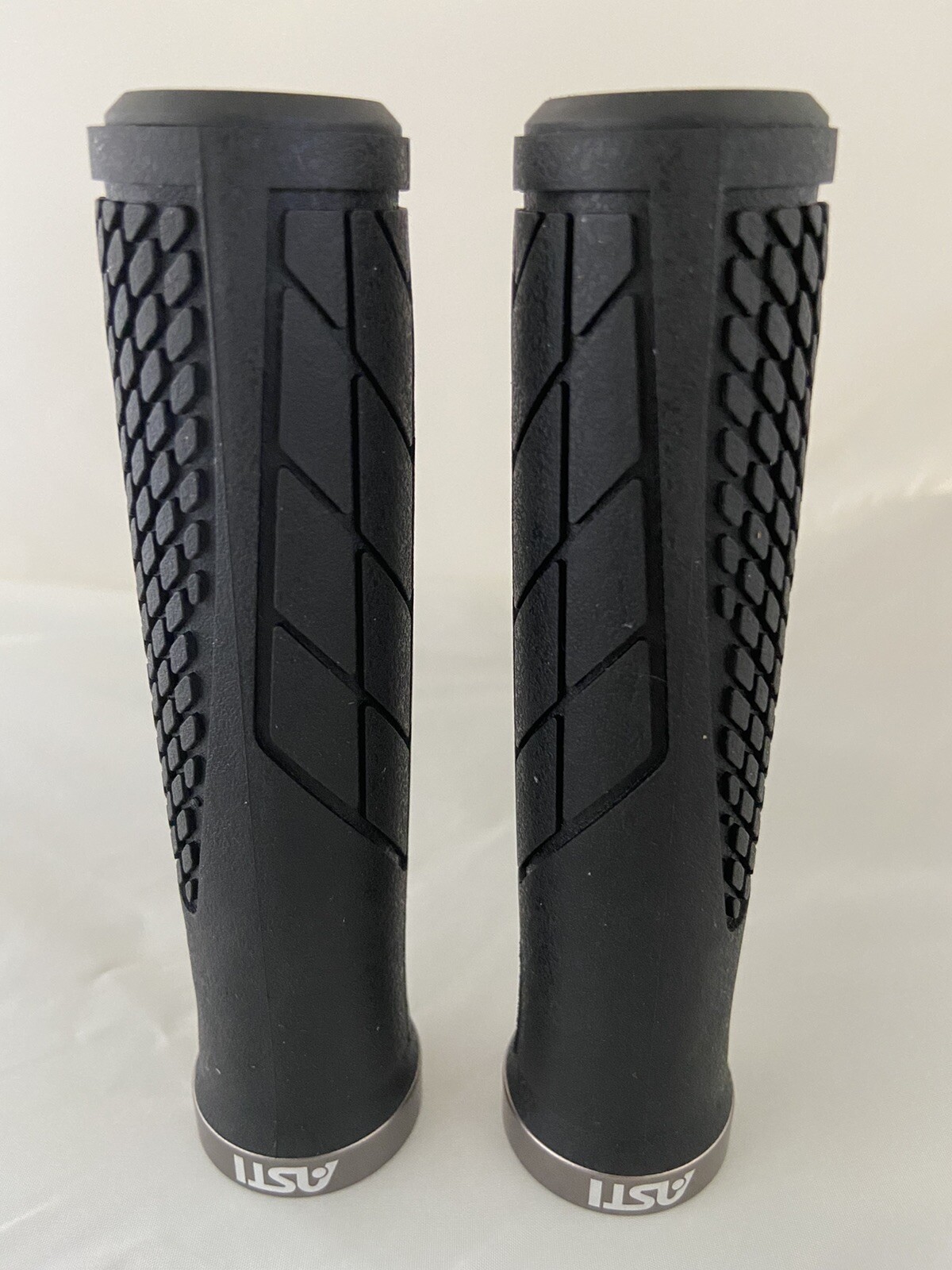 Asti Shorex Ergon Ergonomic lockon Comfort BW MTB BMX Bike Handlebar Grips White