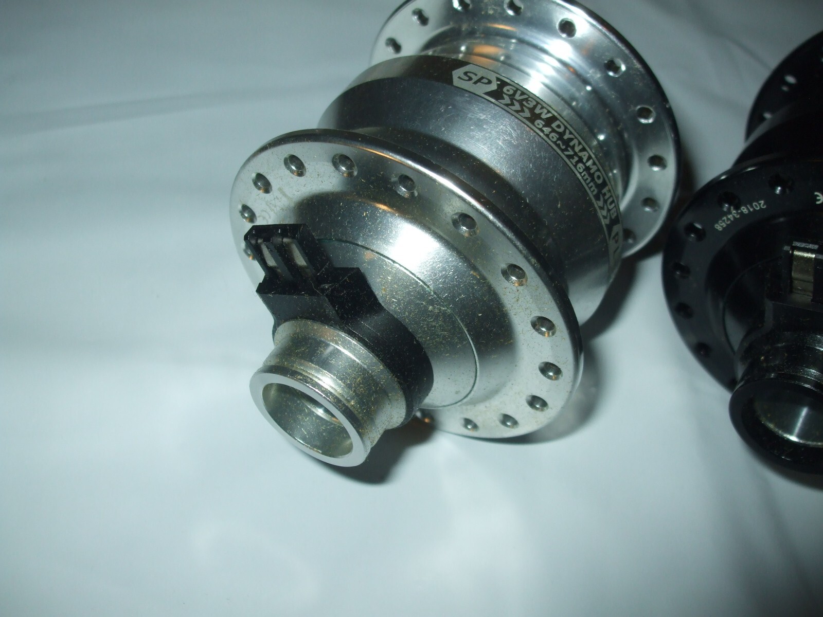 Shutter-Precision (SP) PL-8X Dynamo Hub / 6V 3W, 100mm, 36°, Thru, Centerlock