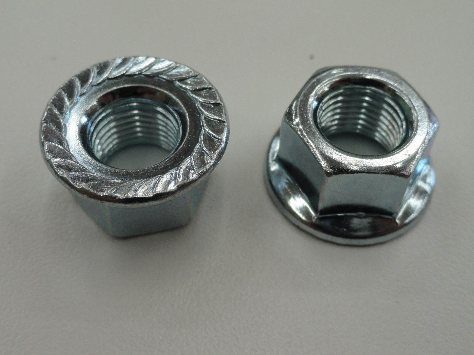10 pcs (Lot) New Flanged BMX MTB ROAD BICYCLE Axle Nuts 3/8″ X 26T (CP)