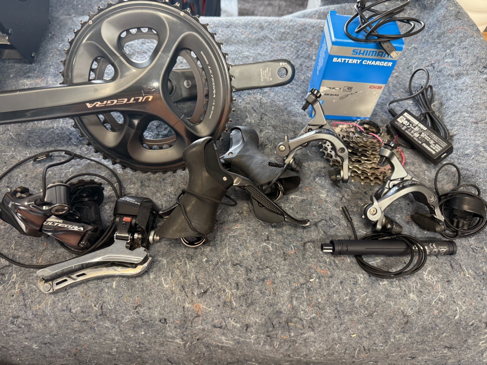 Shimano Ultegra R6800 di2 groupset, 11 speed, 172.5mm, 50-34/11-28 gears