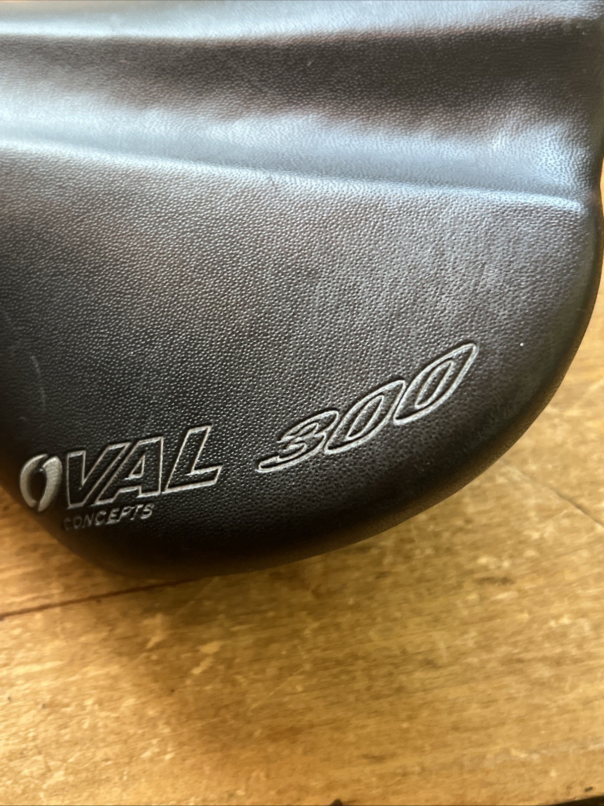 Vintage Oval Concepts 300 Saddle 282 mm Length 138 Width Road Hybrid
