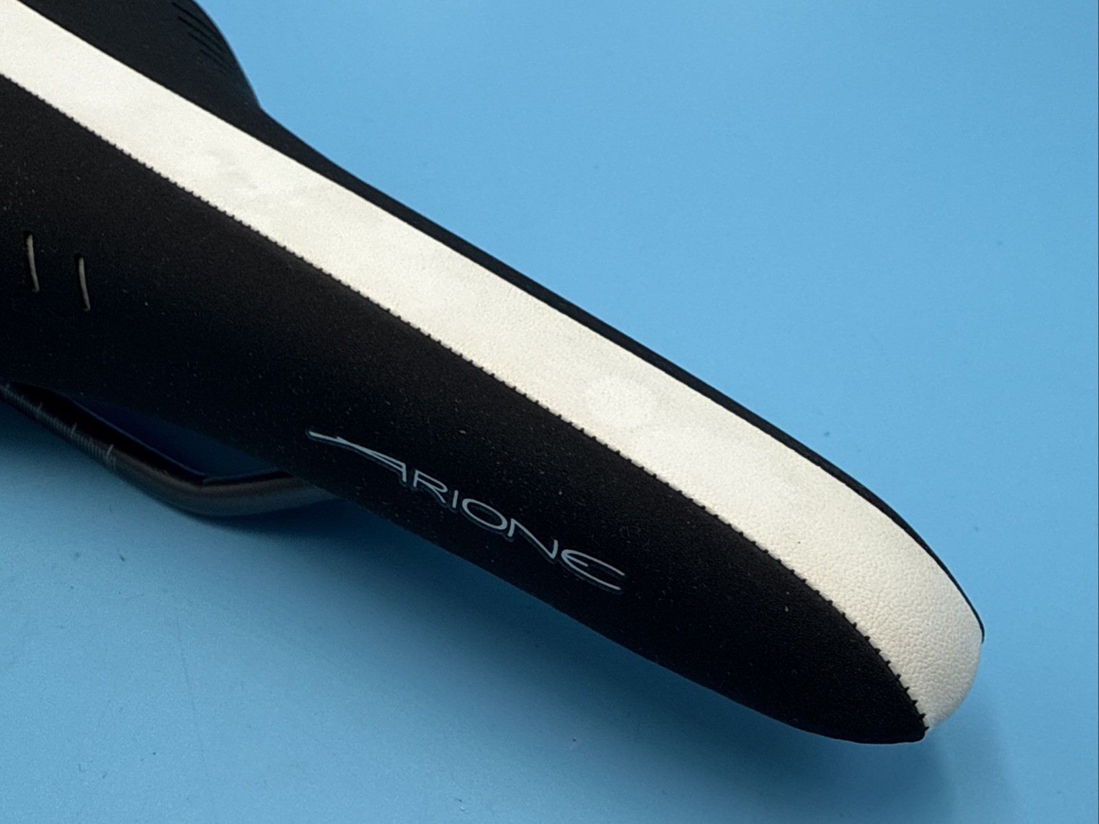 OG fi:zi’k ARIONE 2013 Manganese Rail Black & White Saddle NEW from NEW BIKE!