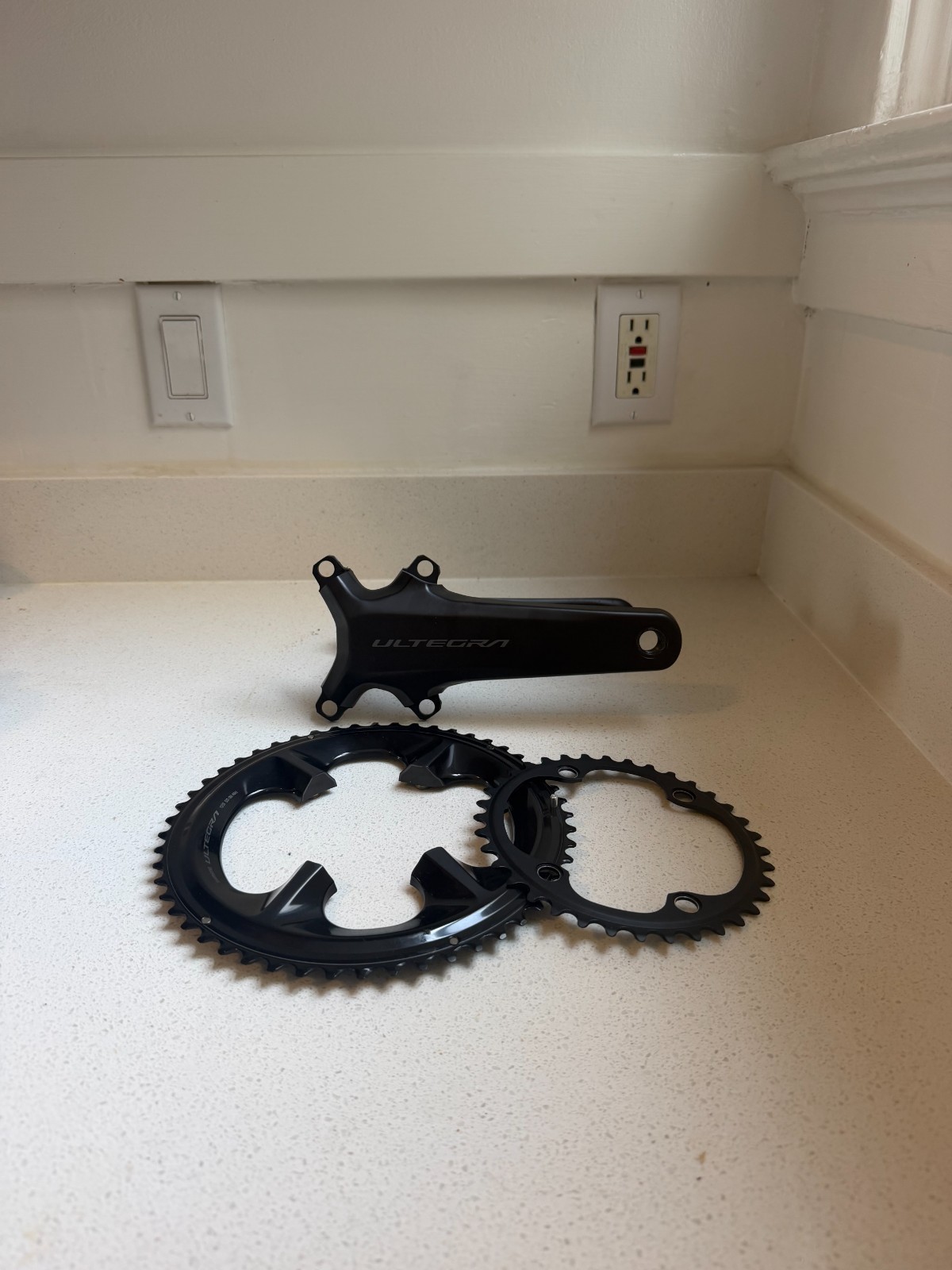 Shimano FC-R8100 Ultegra 52/36T 170mm 12-Speed Crankset – Low/no mileage