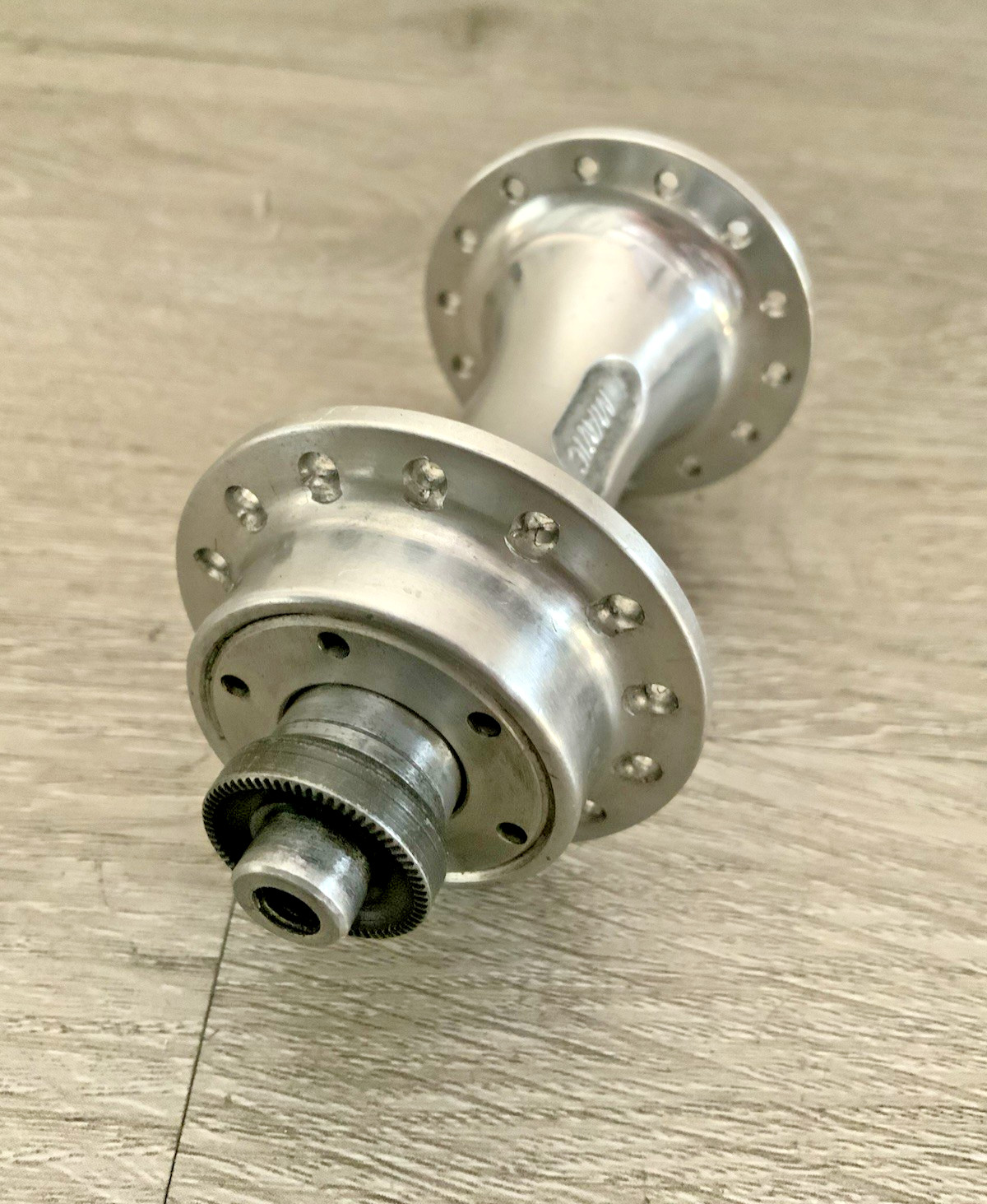 MAVIC FRONT HUB 28 HOLE 100 MM SPACING 152 GRAMS