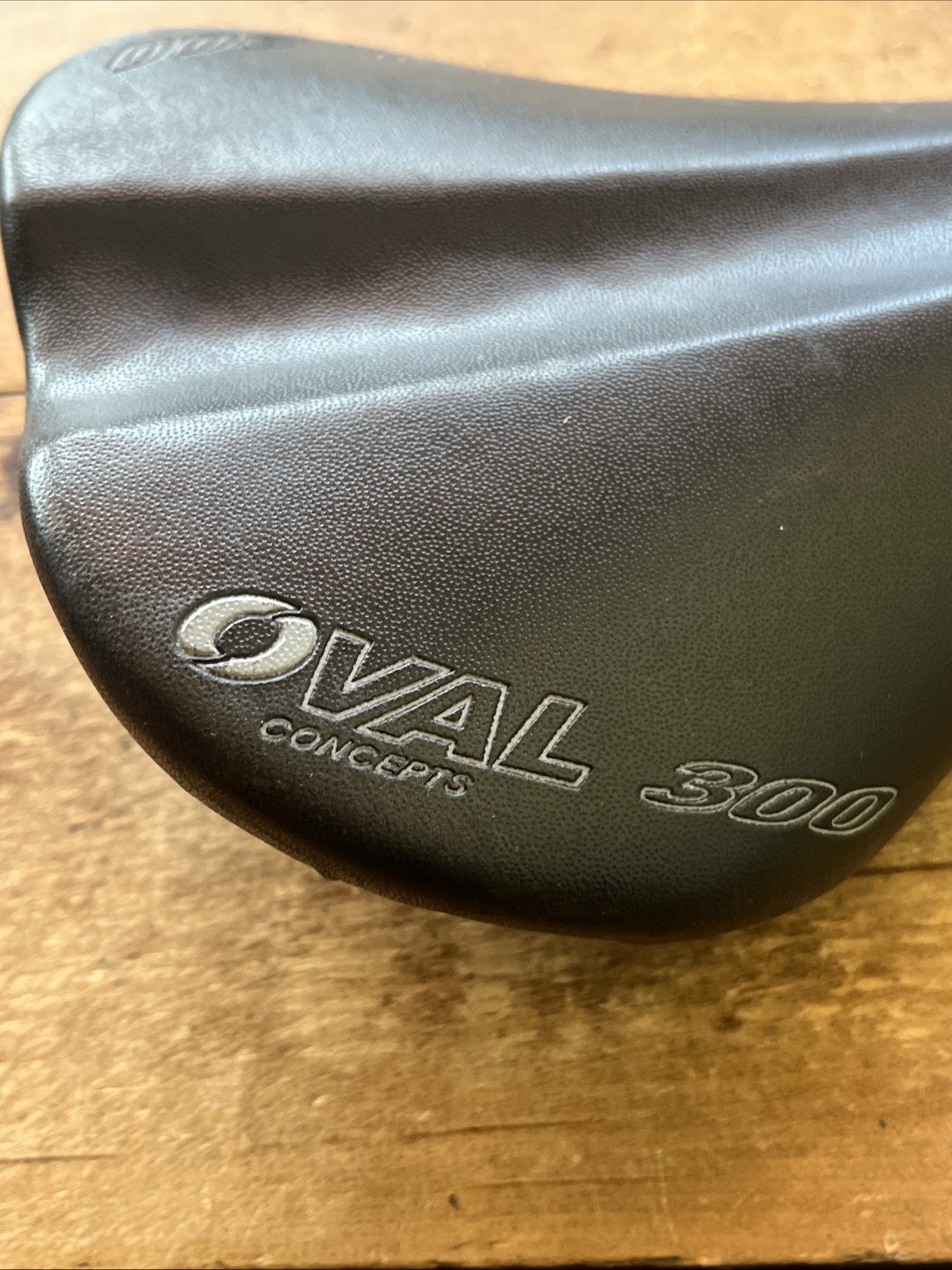 Vintage Oval Concepts 300 Saddle 282 mm Length 138 Width Road Hybrid