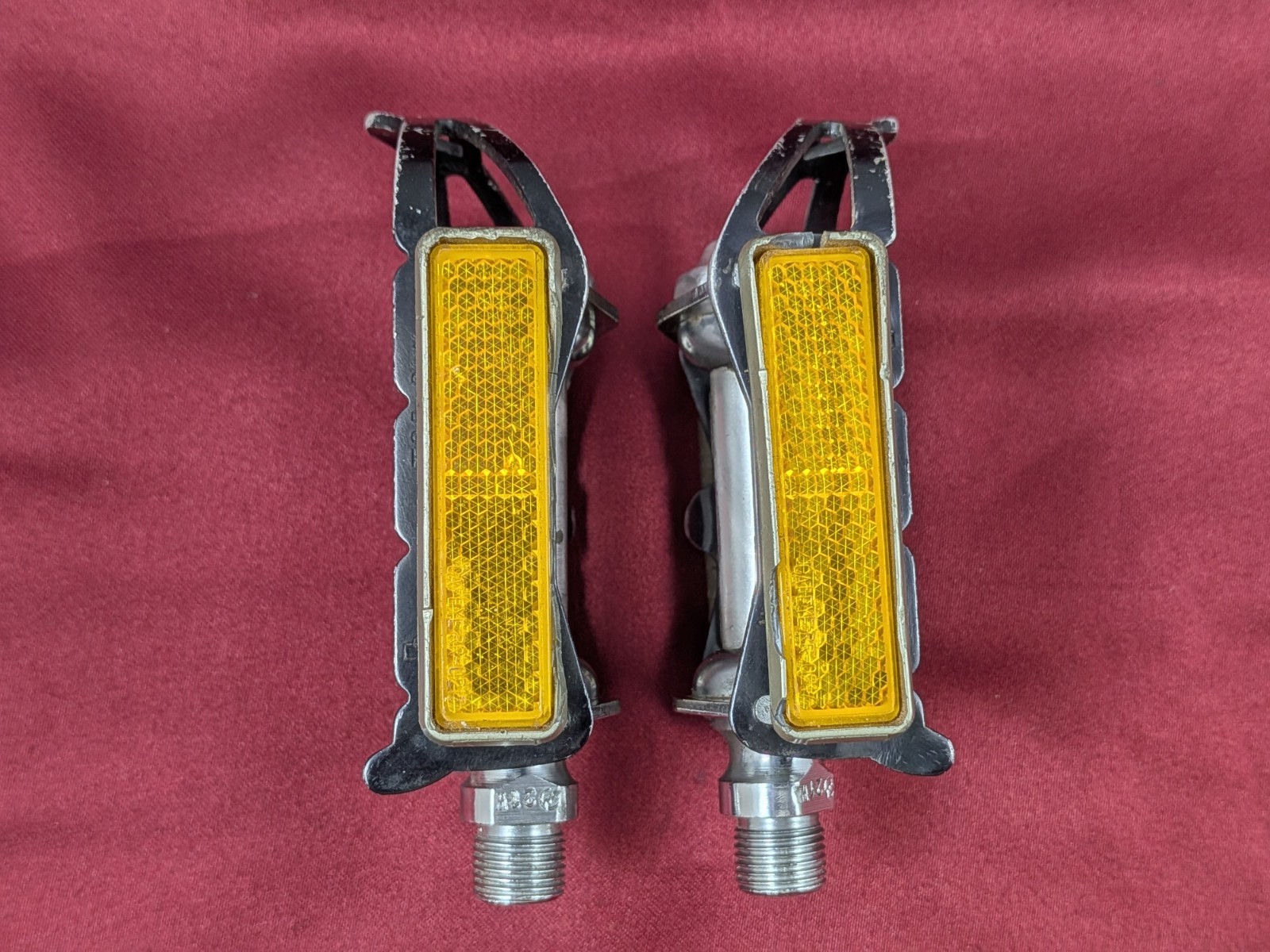 KKT Steel Pedals Single Side w/Cat Eye Reflectors Black Spin Smooth