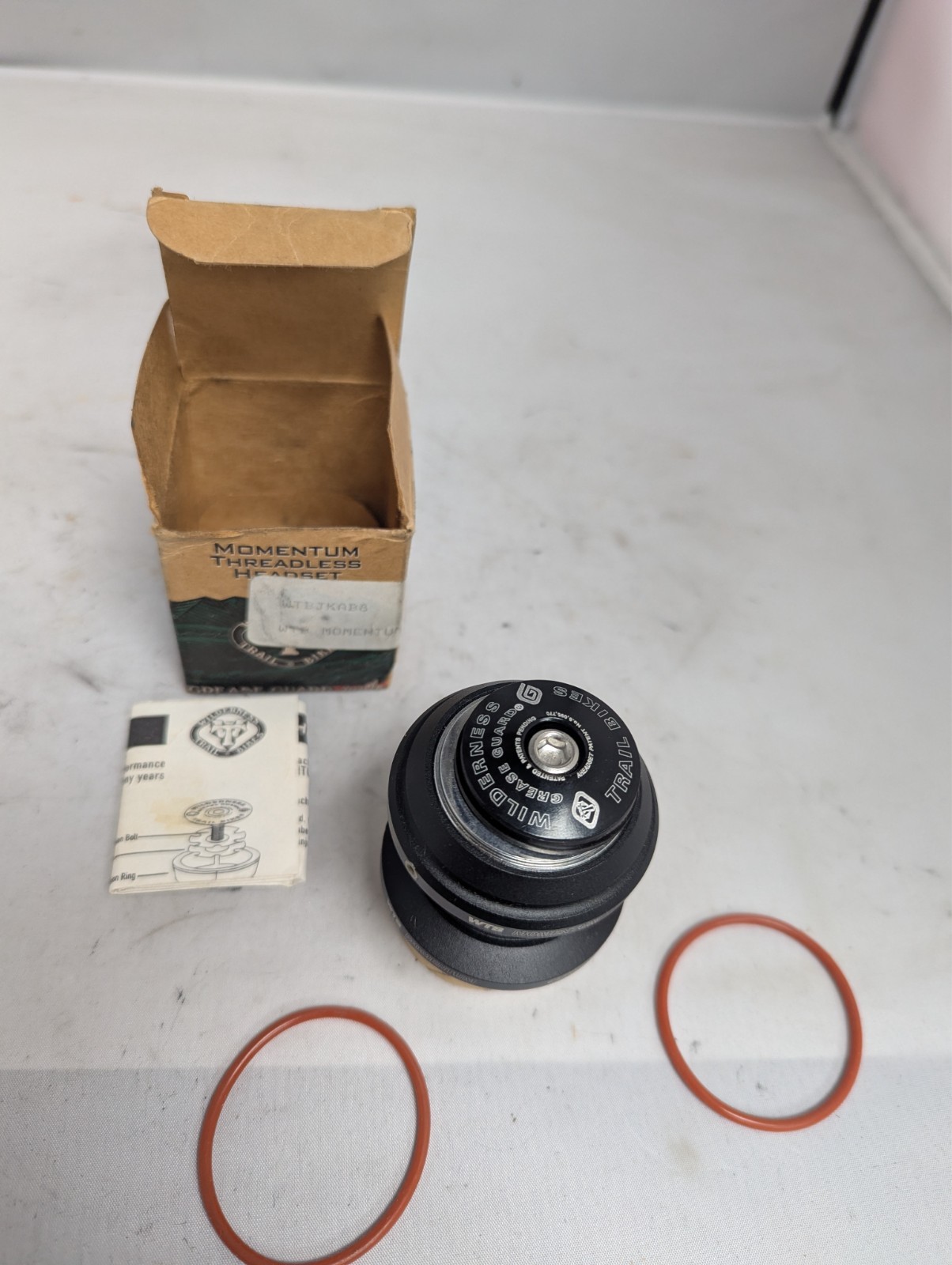 WTB grease guard 1 1/8″ threadless headset in black NOS