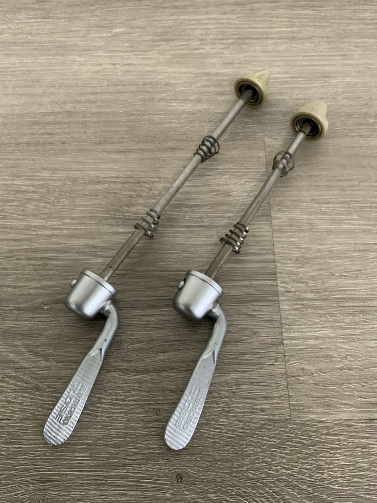 SHIMANO 105 QUICK RELEASE SKEWER SET 100-126-130 MM SPACING STEEL 166 GRAMS
