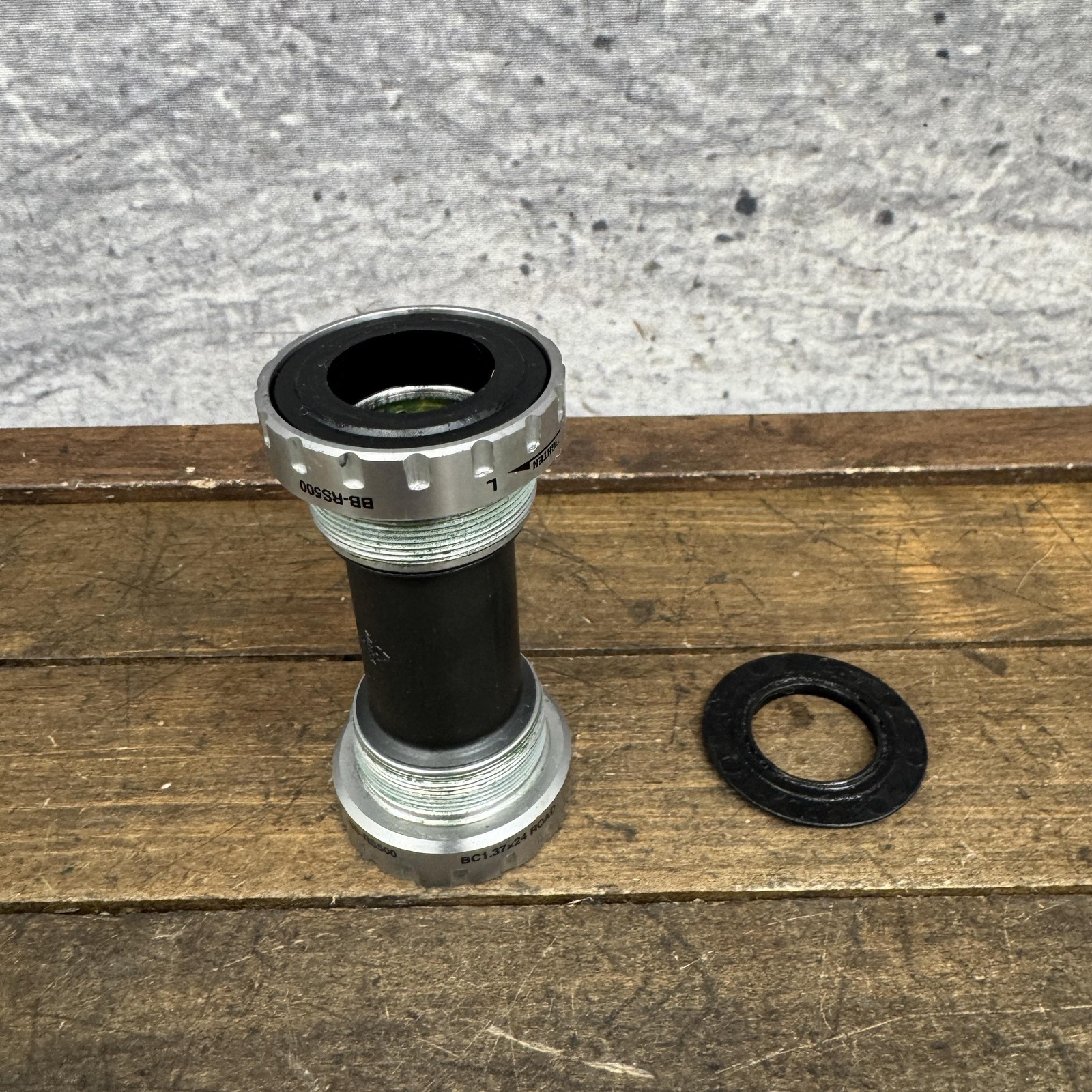 Shimano BB-RS500 Bottom Bracket English BSA 68mm Hollowtech II 24mm Road Silver