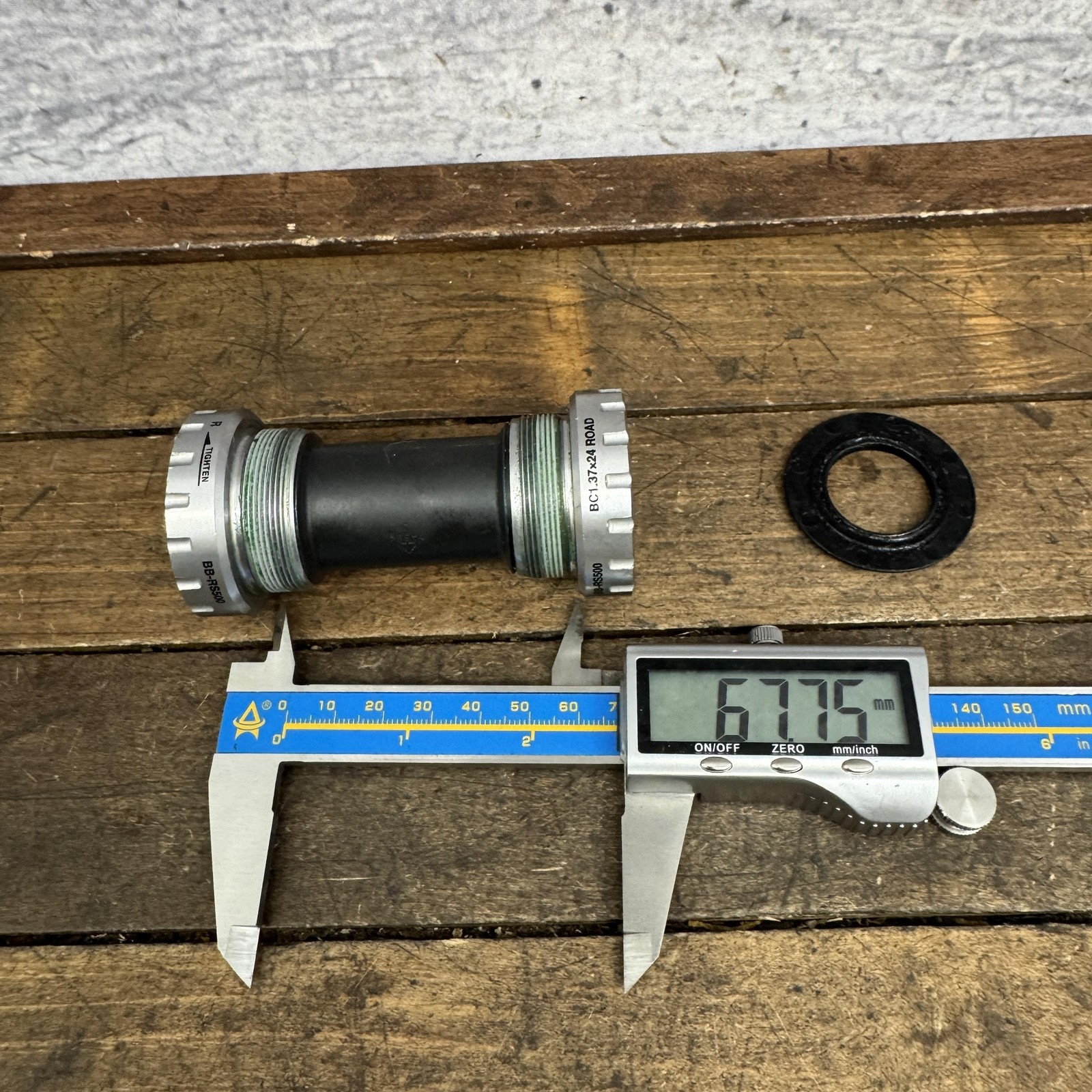Shimano BB-RS500 Bottom Bracket English BSA 68mm Hollowtech II 24mm Road Silver