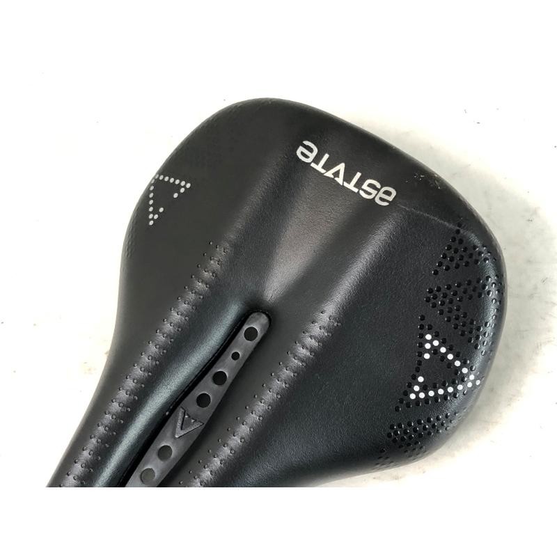 ASTUTE MISS LINE SADDLE Saddle