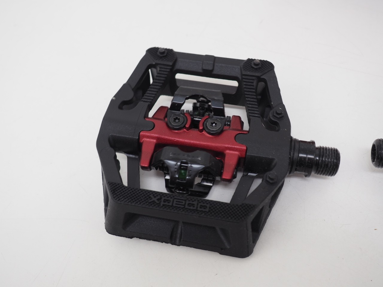 New! Xpedo GFX Neo Red/Black Clipless Flat/Platform Pedals w/ Cleats