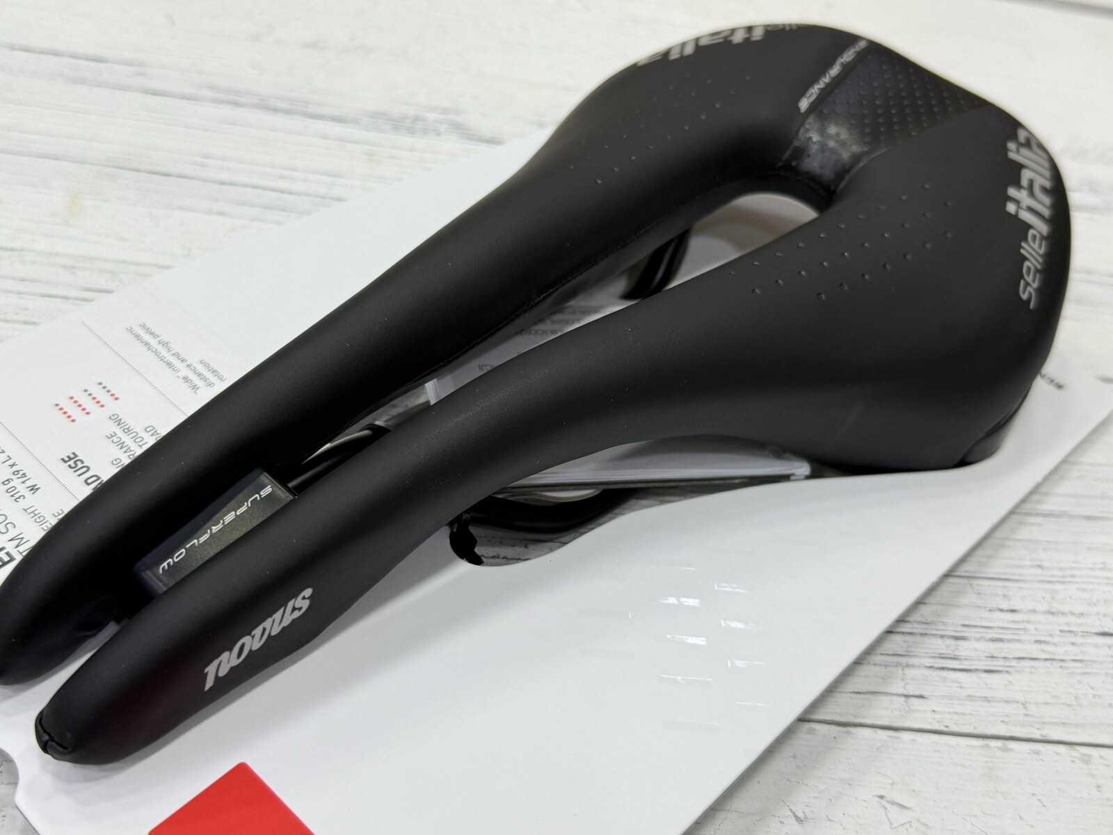 Selle Italia Novus Endurance TM Superflow Manganese Rail L3 149x282mm) Saddle