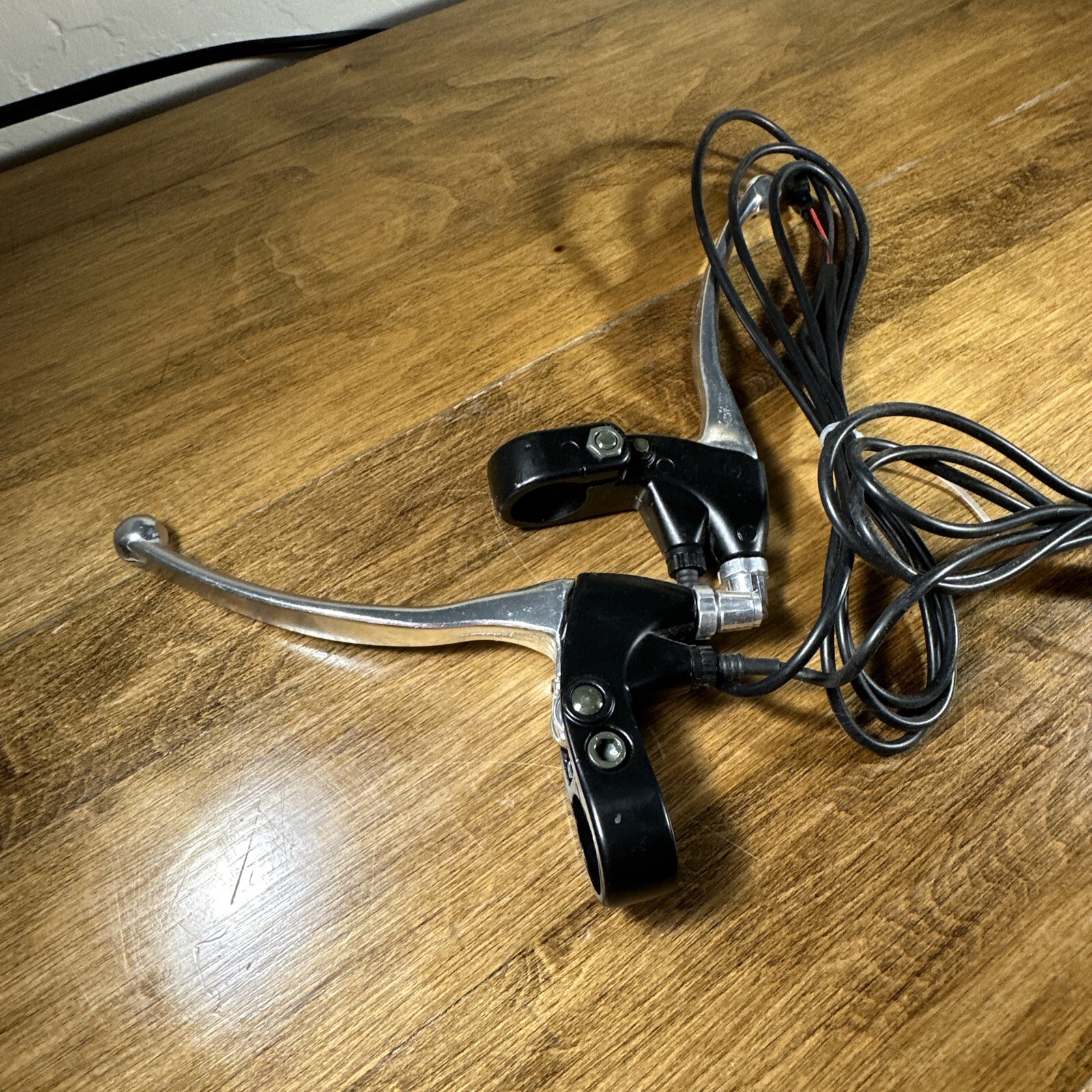 1Pair Electric Bike E-scooter Brake Lever Parking Cut-Off Power Assembly
