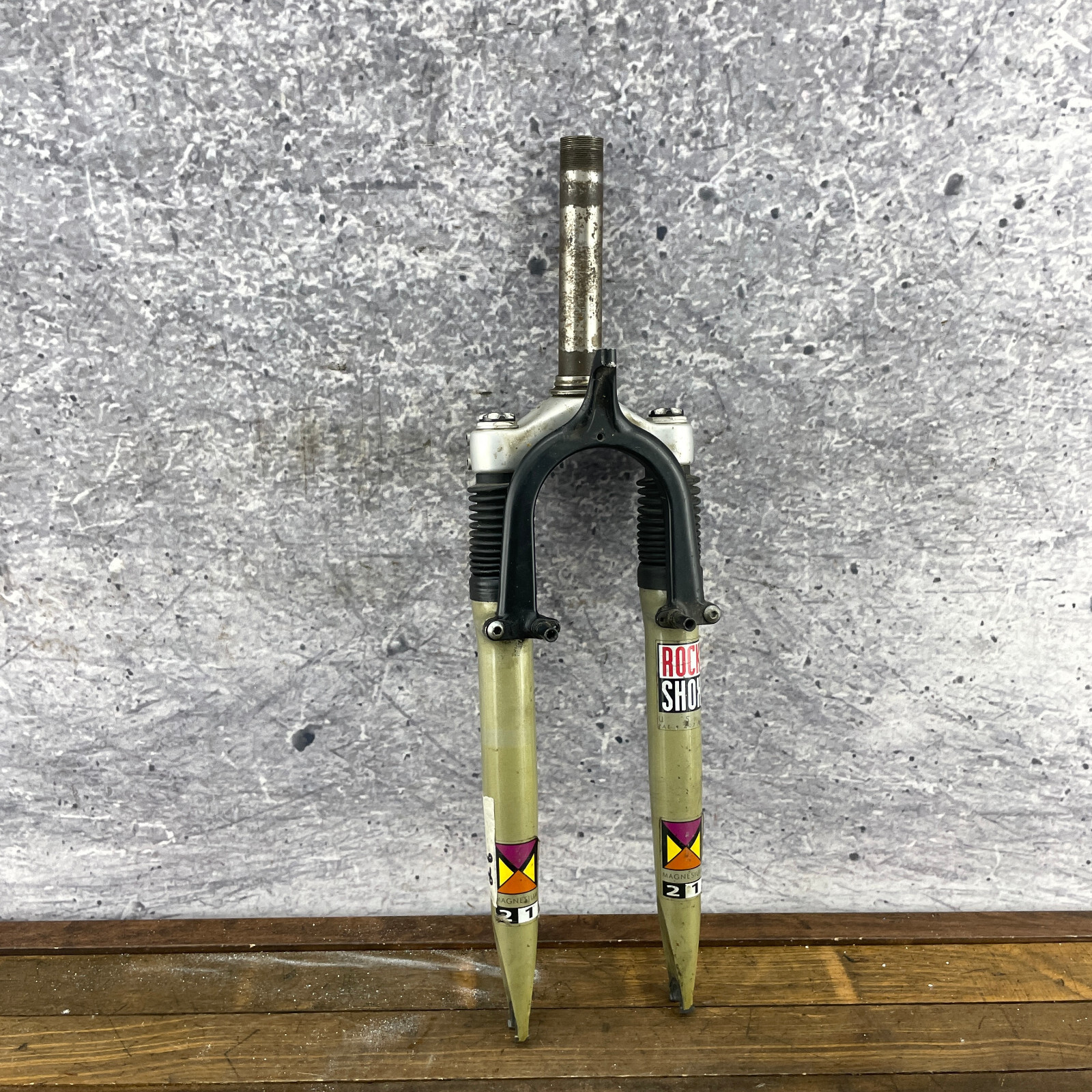 Vintage Rock Shox Mag21 Fork 1 in Threaded 26 in 5.5″ Steerer 26 Mag 21 1″ Parts