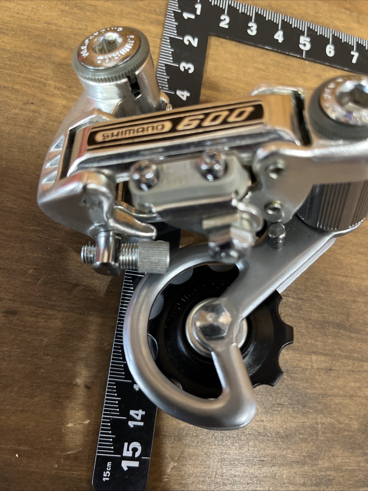 Shimano 600 RD-6200 Rear Derailleur Arabesque Short Cage Japan. NOS Vitage