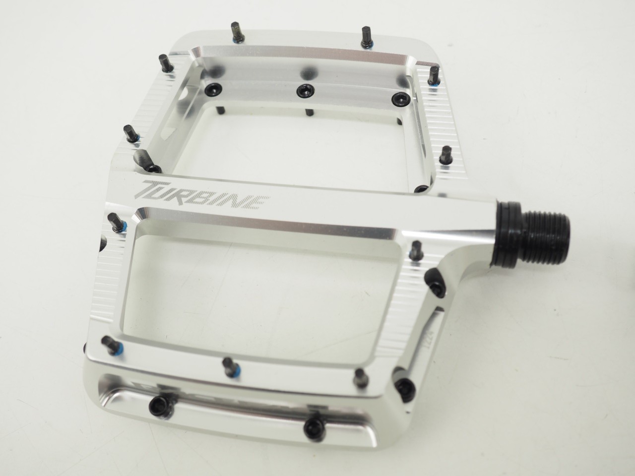 New! Race Face Turbine Platform MTB Mountain Bike Pedals – Silver Chrome 2026