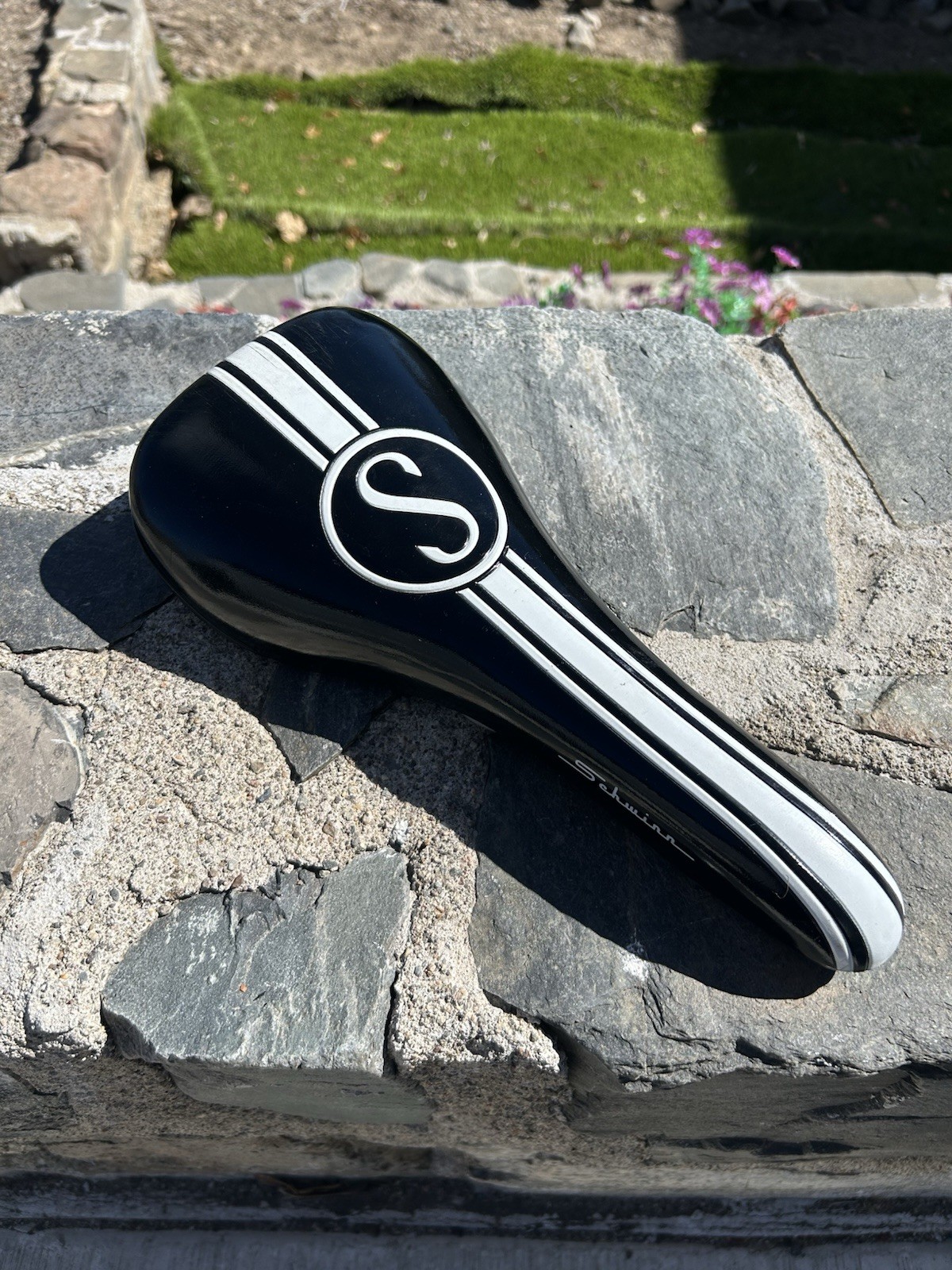 Vintage Schwinn Seat Black S Logo White Stripe BMX Saddle 365g Racing