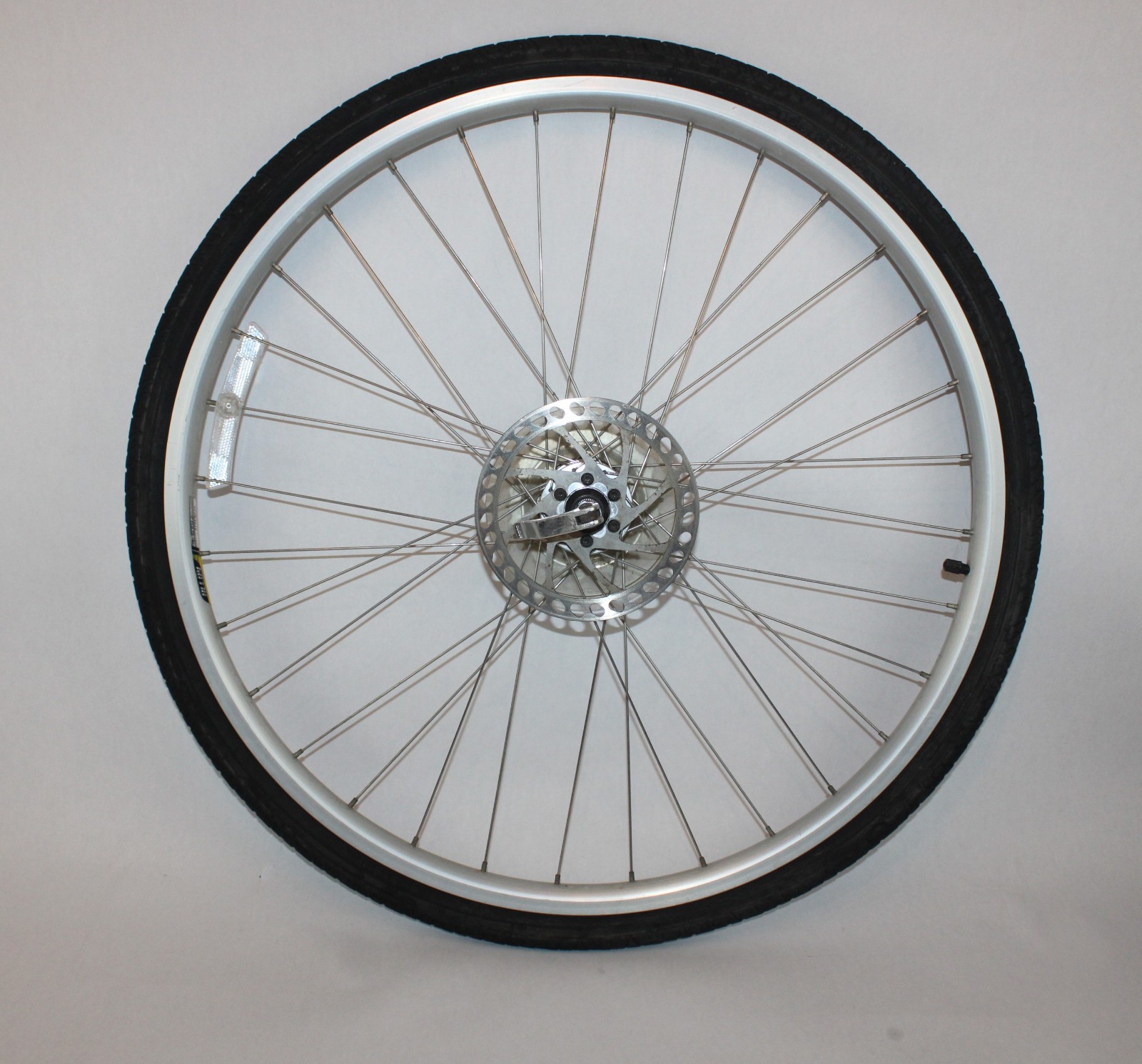 Giant Cypress LX Hybrid Bike : 700c Rear Wheel Assembly (25″ Rim) {B1001}