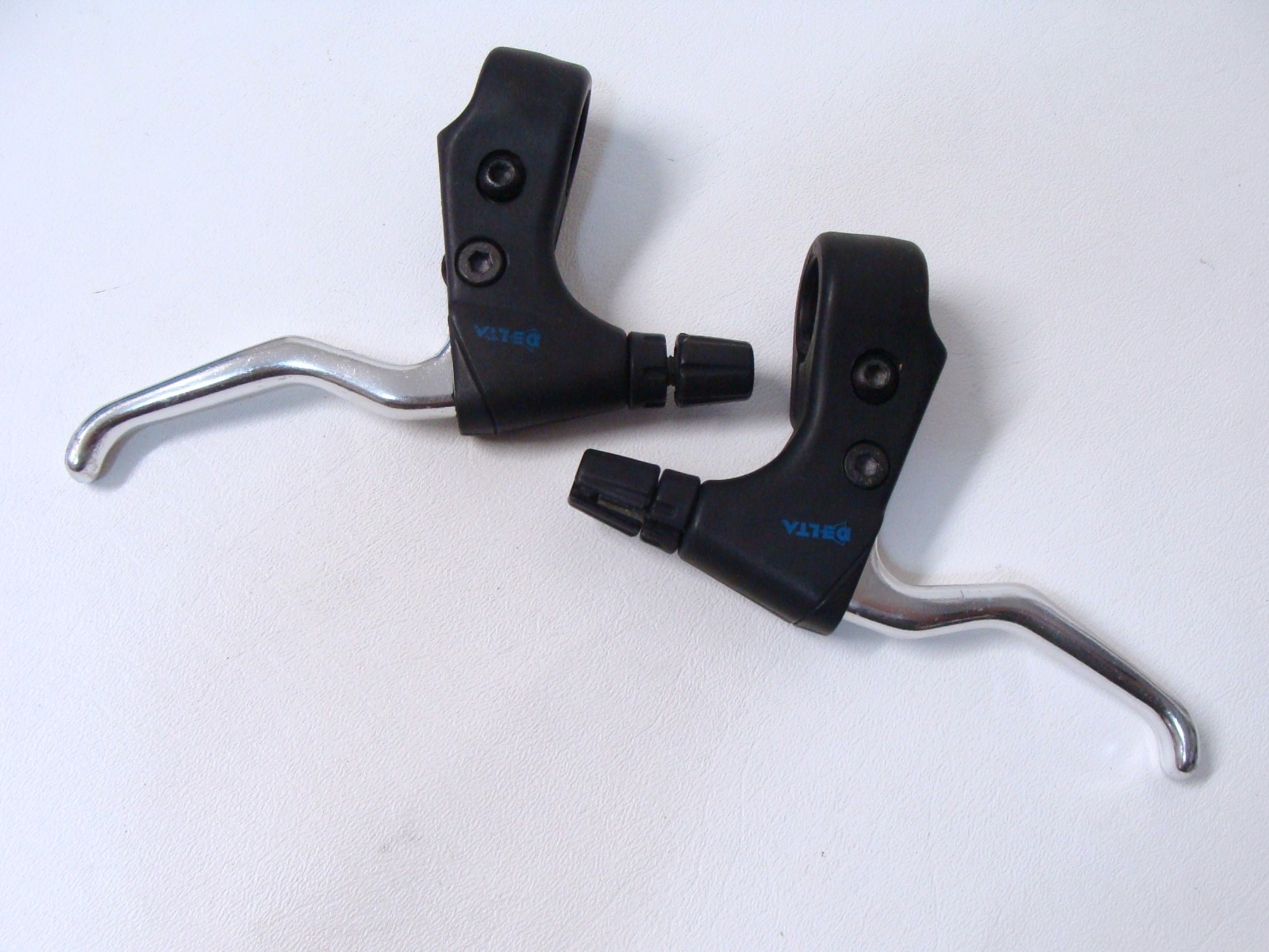 ~ Vintage NOS 90’s Delta 2-Finger MTB Flat Bar Cantilever Brake Lever Set ~