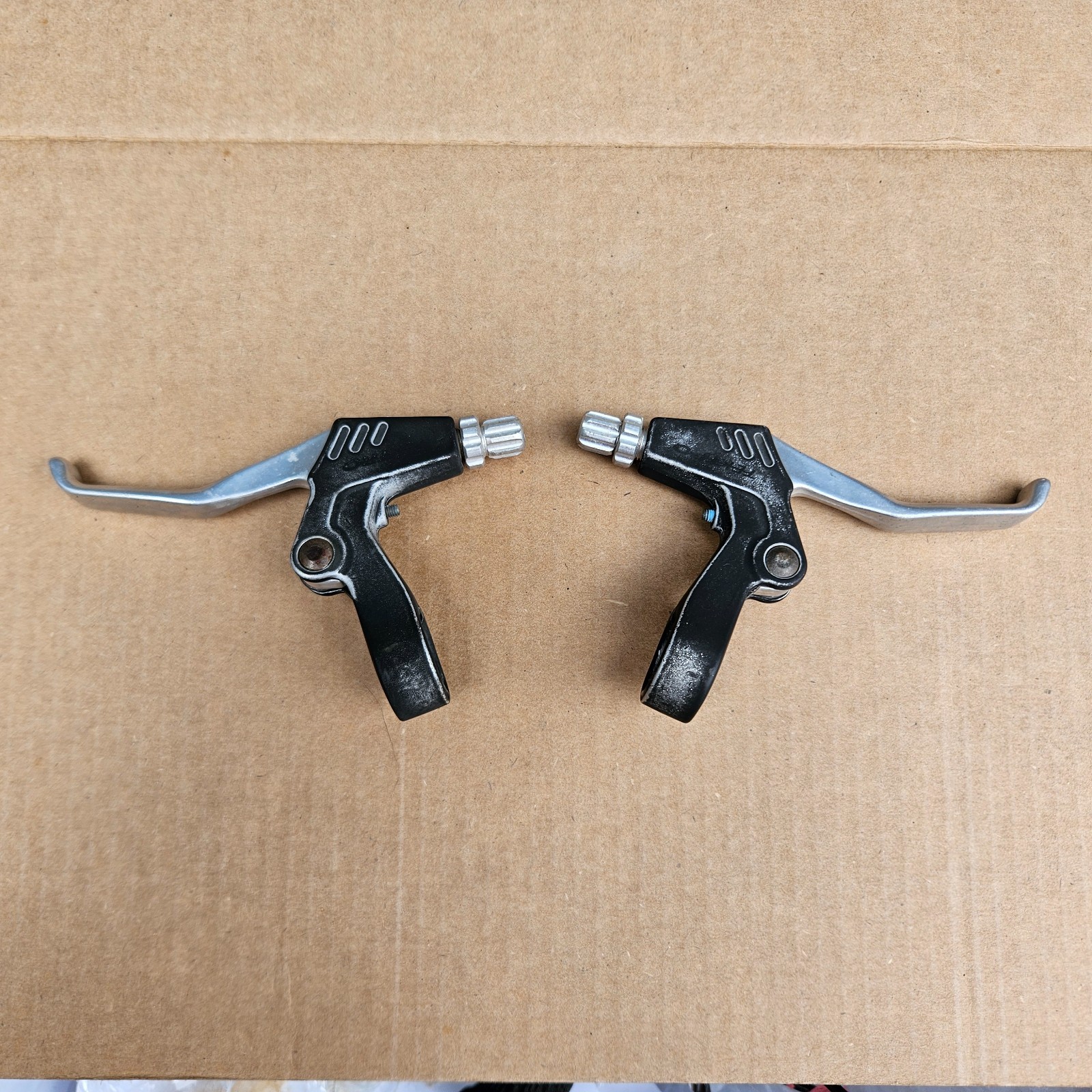 Tektro TK Mountain Bike Brake Levers Left Right Set for Disc or V Brake