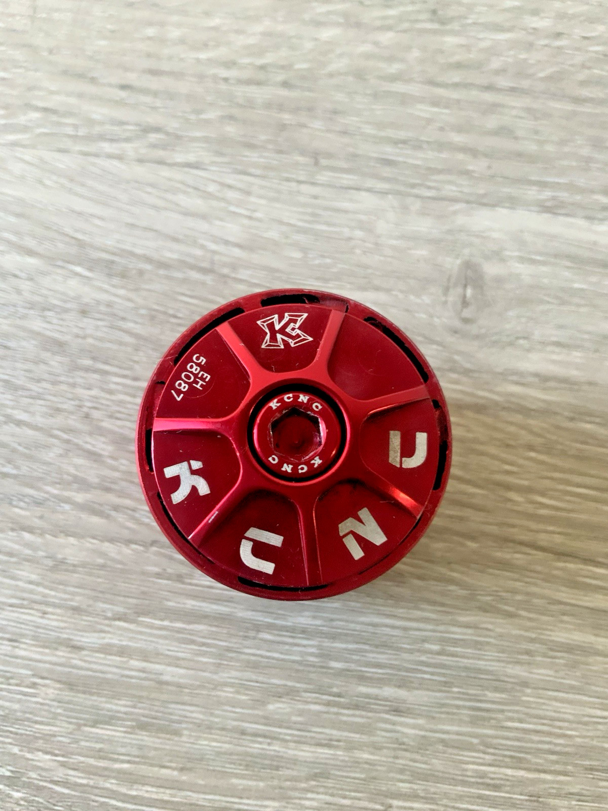 KCNC SPACERS (5) STEM CAP AND STEM BOLT RED 24 GRAMS FITS 1 1/8 INCH TUBE