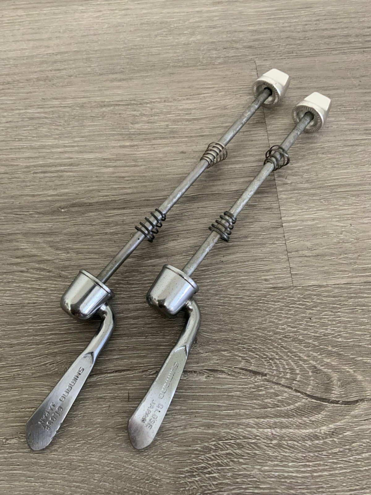 SHIMANO 600 QUICK RELEASE SKEWER SET 100-1256 MM SPACING STEEL MODEL 6207