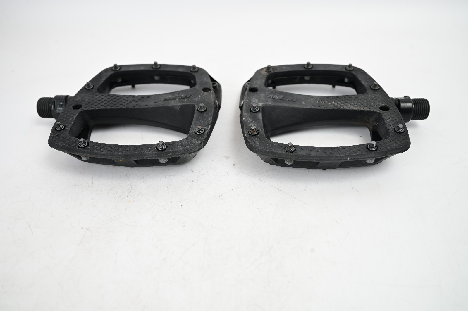 MSW Thump Pedals with Replaceable Pins – Platform Composite 9/16″ Black MTB Bike