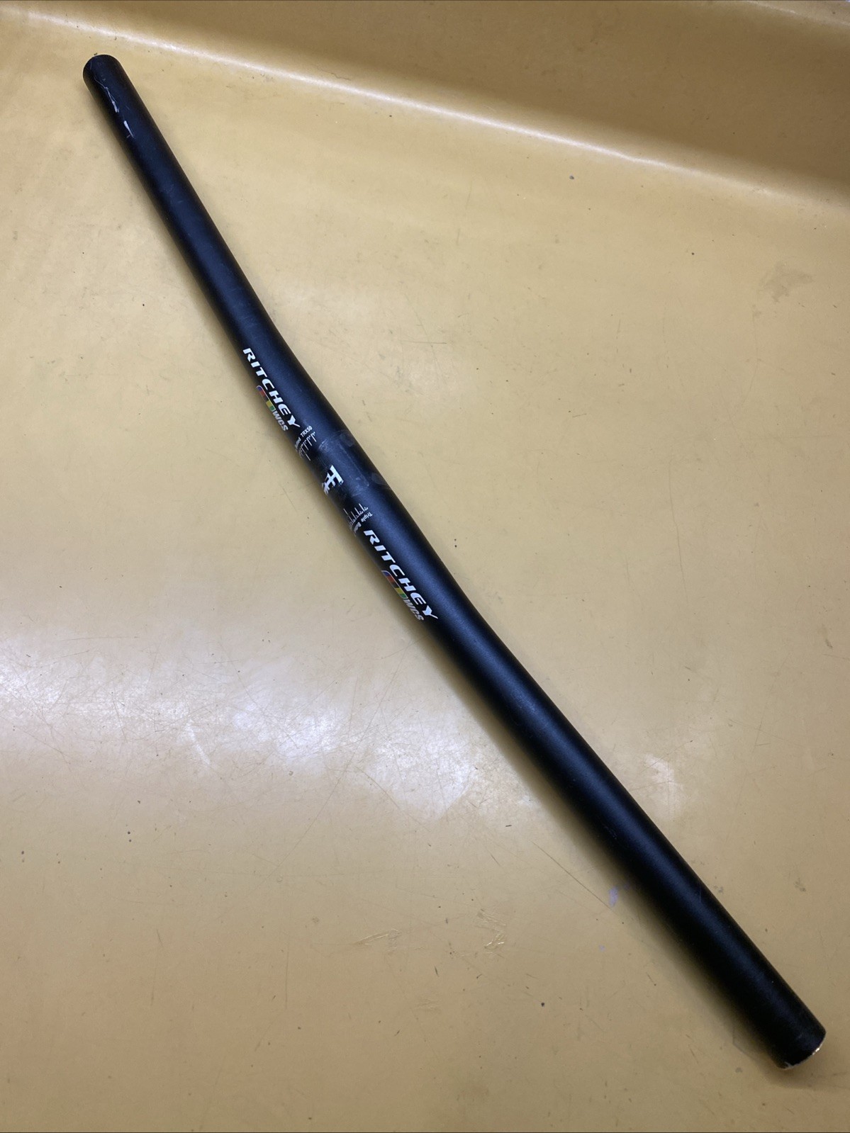 Black Ritchey WCS 570mm x 25.4mm Aluminum Flat Handlebar