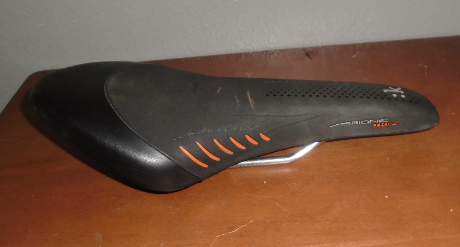 USED Fizik Arione Tri 2 Braided Carbon Rail Saddle Black