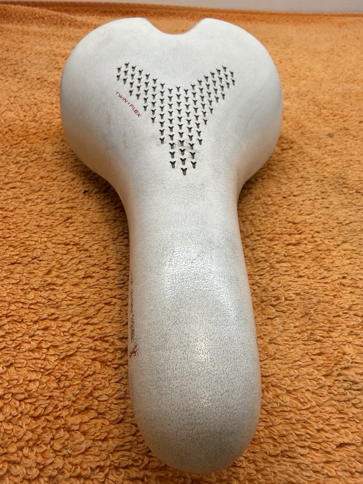 Fizik Aliante White Saddle 142mm Twin Flex Kium rails Handmade in Italy 245g