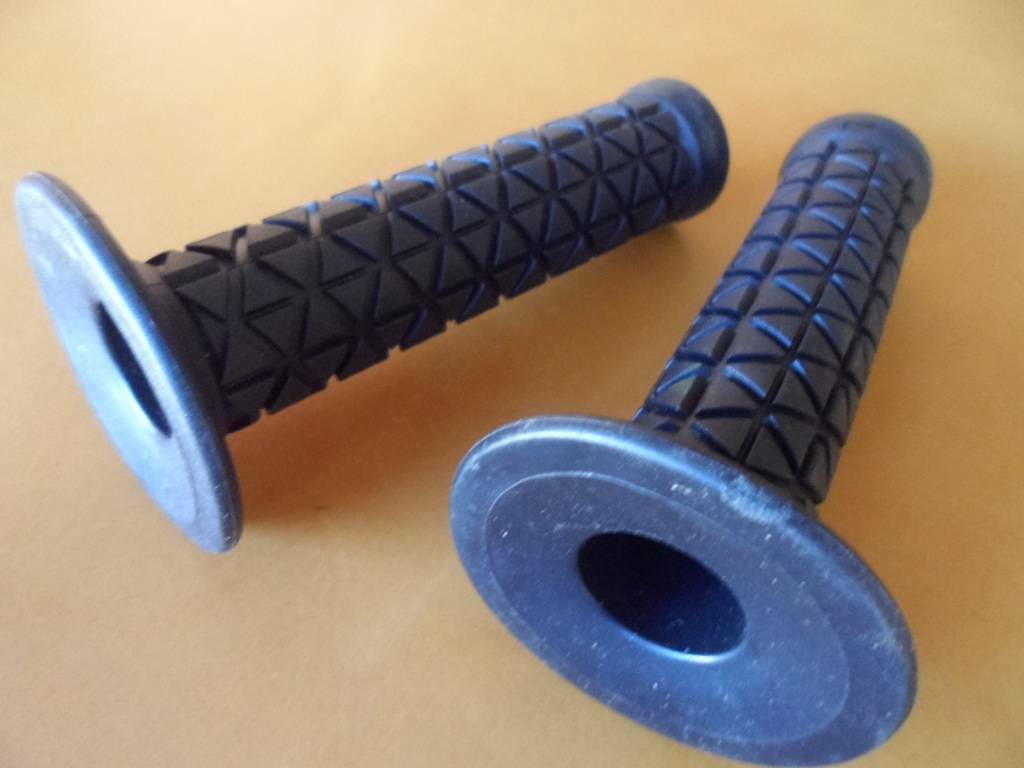 New BICYCLE GRIPS BLACK DIAMOND TRIANGLE KIDS FIXIE BMX CRUISER BMX LOWRIDER MTB