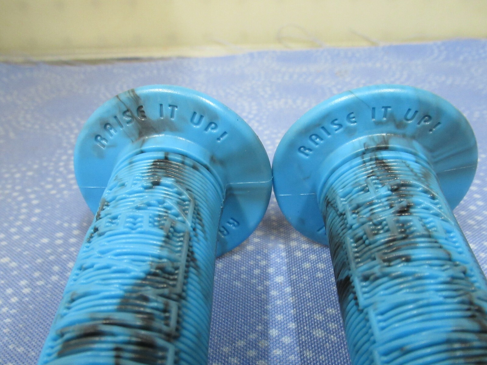 SE Racing BMX Bike Life Blue Swirl Flanged Handlebar Grips 5-1/2″ Fit 7/8 Bar