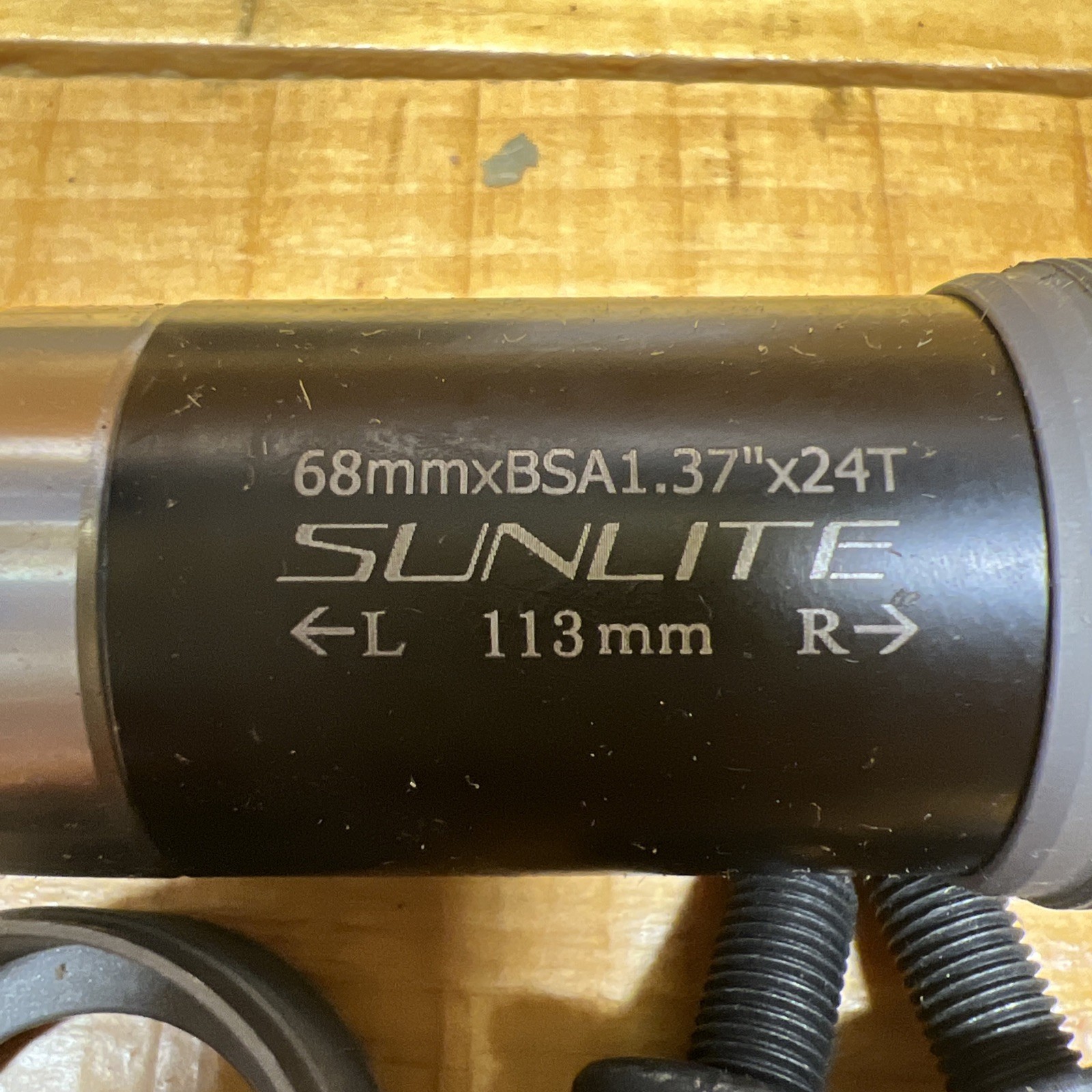 Sunlite SL-26 Square Taper JIS (68×113.5mm) Sealed Bearings Bottom Bracket