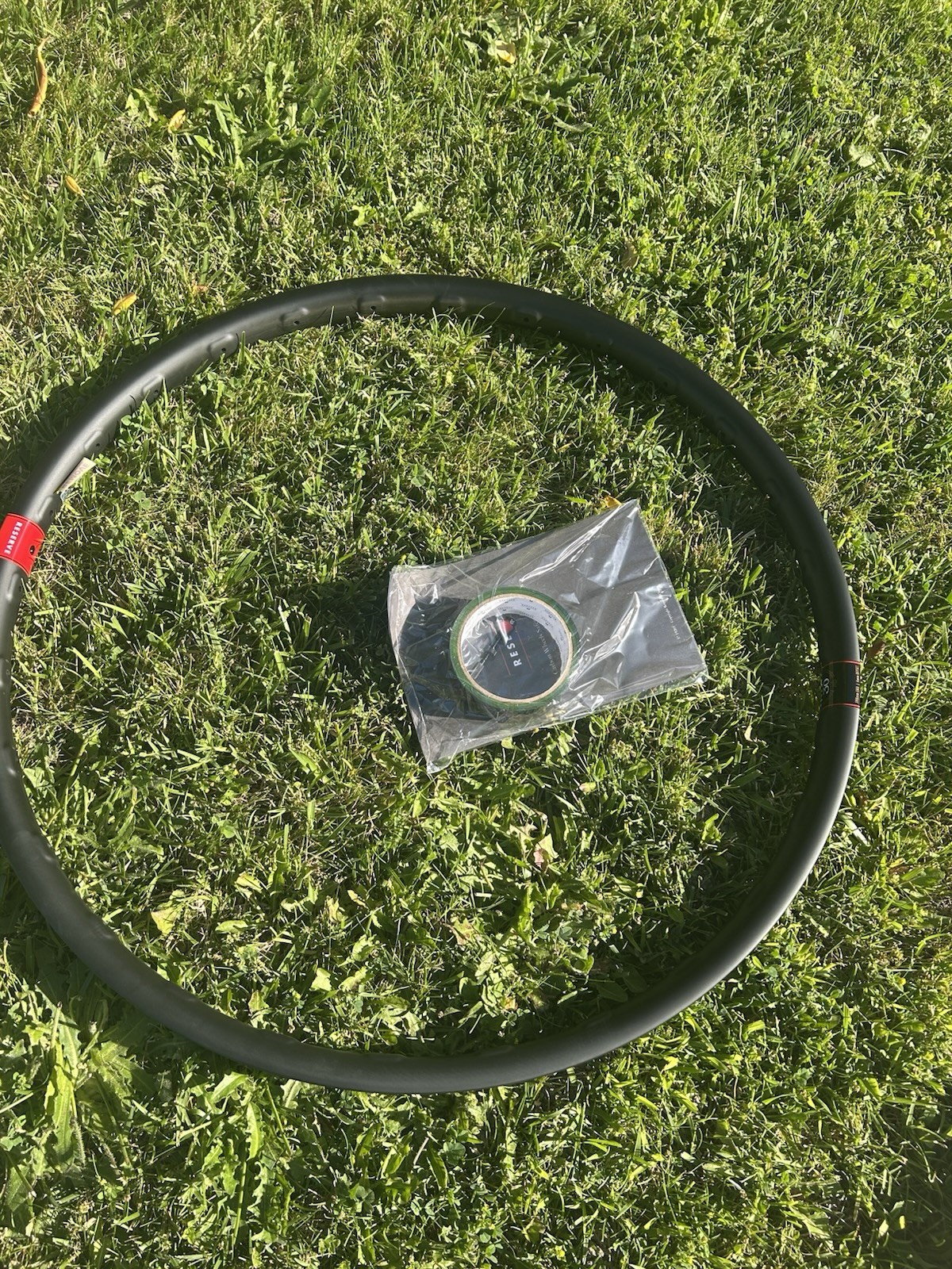 Santa Cruz 30|HD Carbon Rims (two rims, 1 new , 1 cracked )